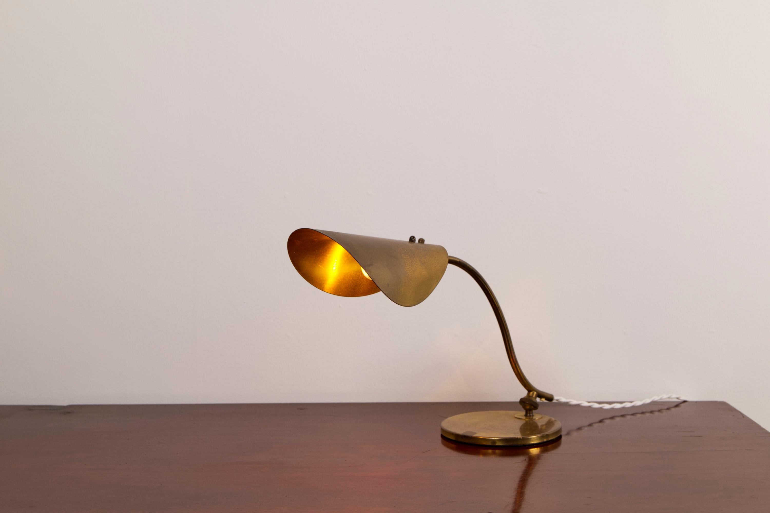 Mid-century Danish Brass Leaf shaped piano lamp en venta 3