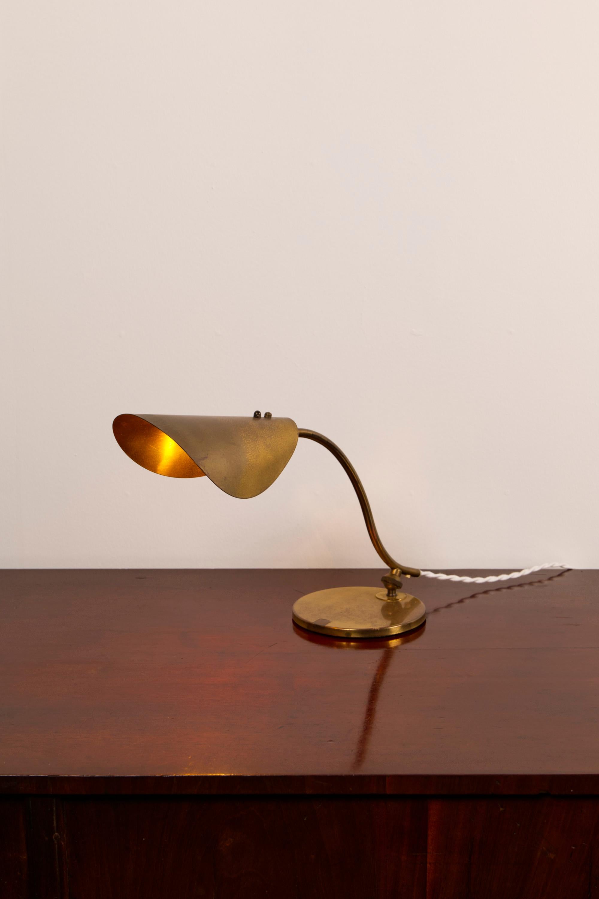 Mid-century Danish Brass Leaf shaped piano lamp en venta 4