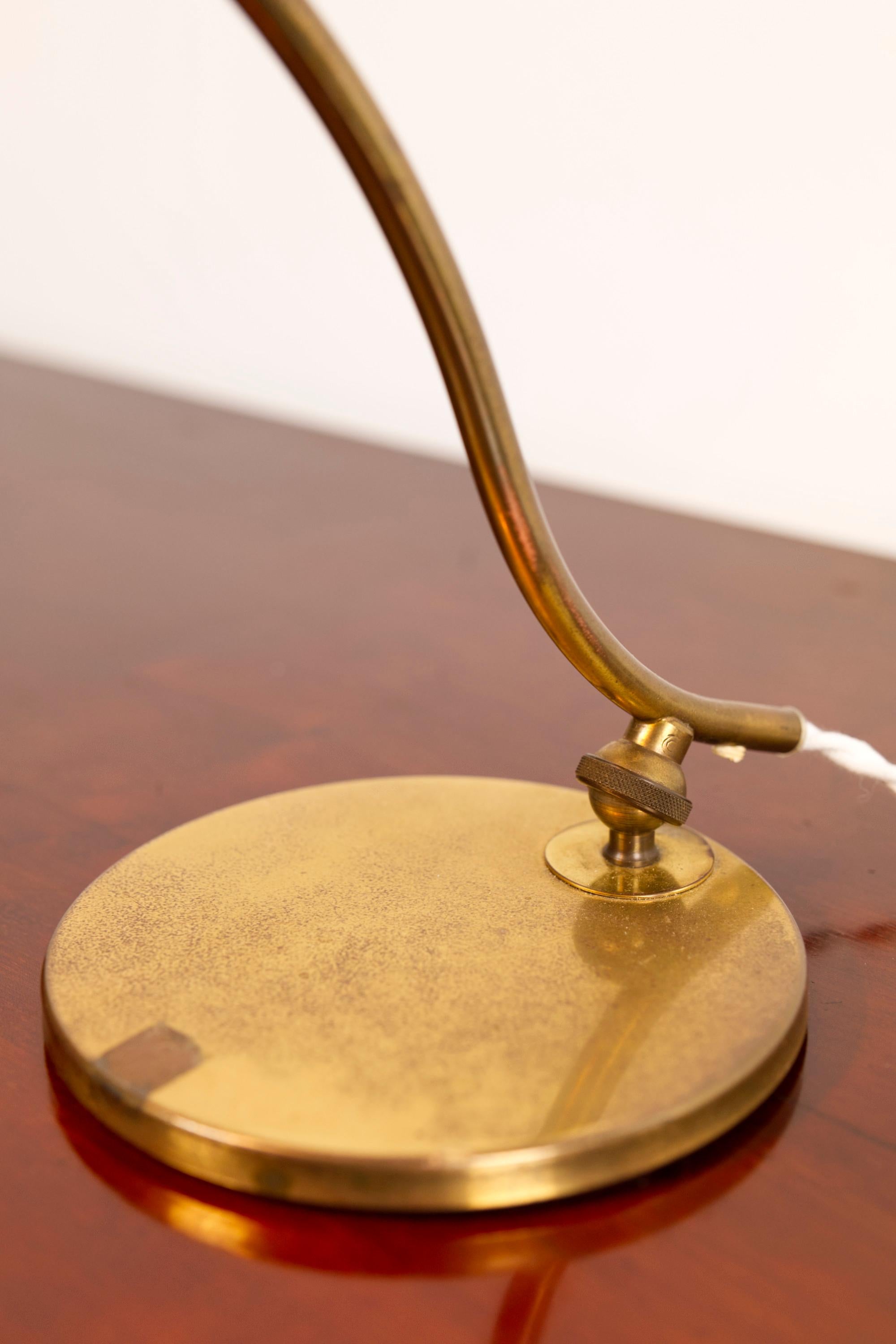 Mid-century Danish Brass Leaf shaped piano lamp en venta 7