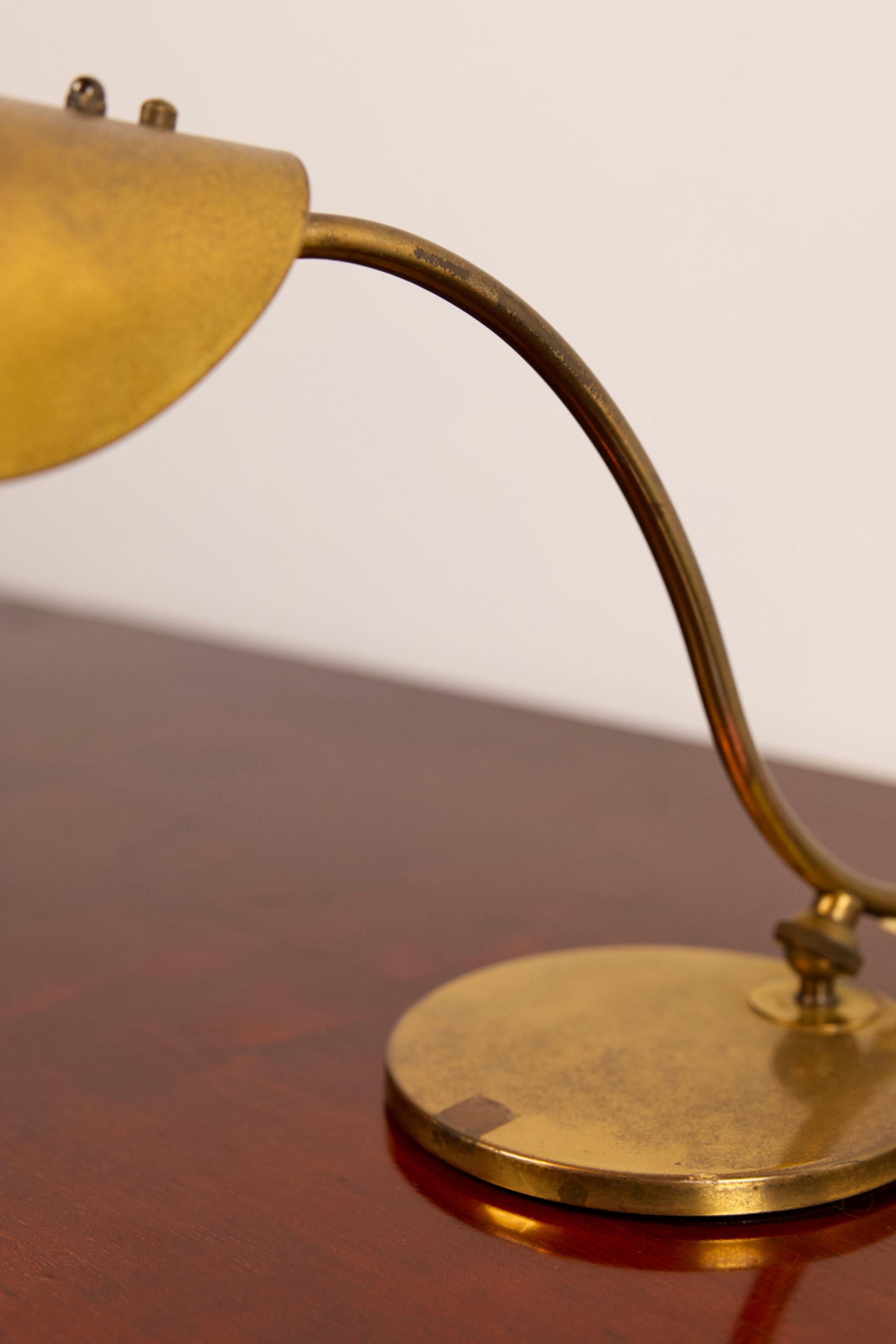 Mid-century Danish Brass Leaf shaped piano lamp en venta 8