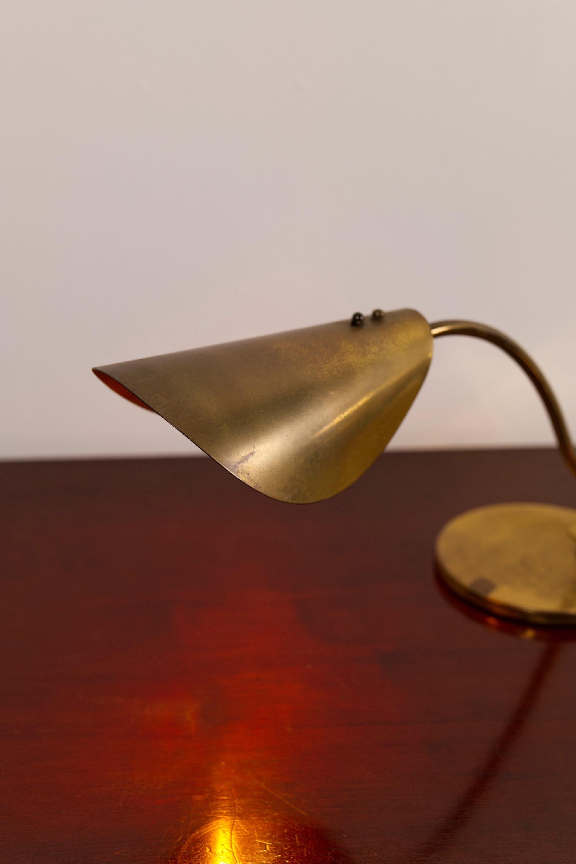 Mid-century Danish Brass Leaf shaped piano lamp en venta 9