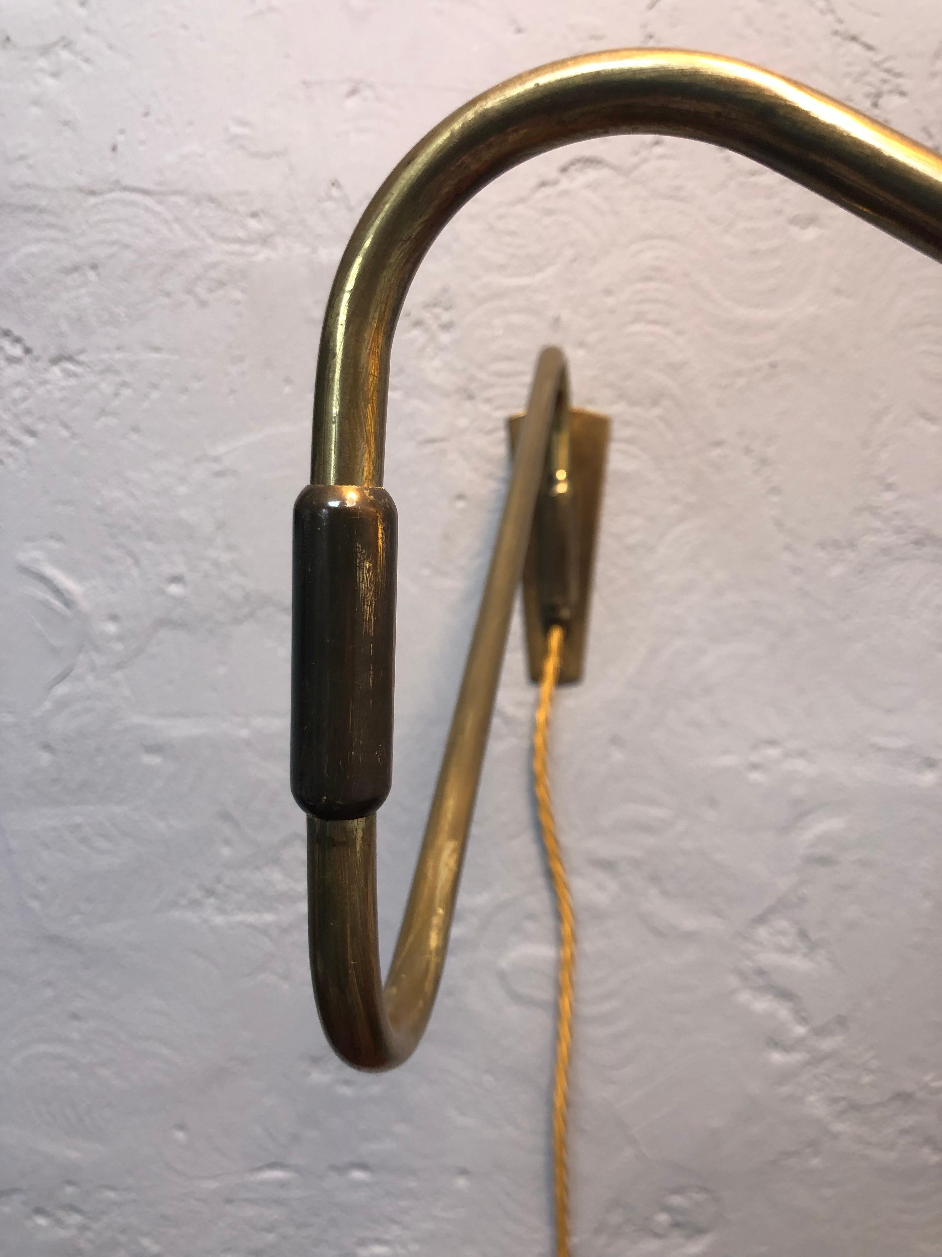 Midcentury Danish Brass Wall Lamp  In Good Condition For Sale In Søborg, DK