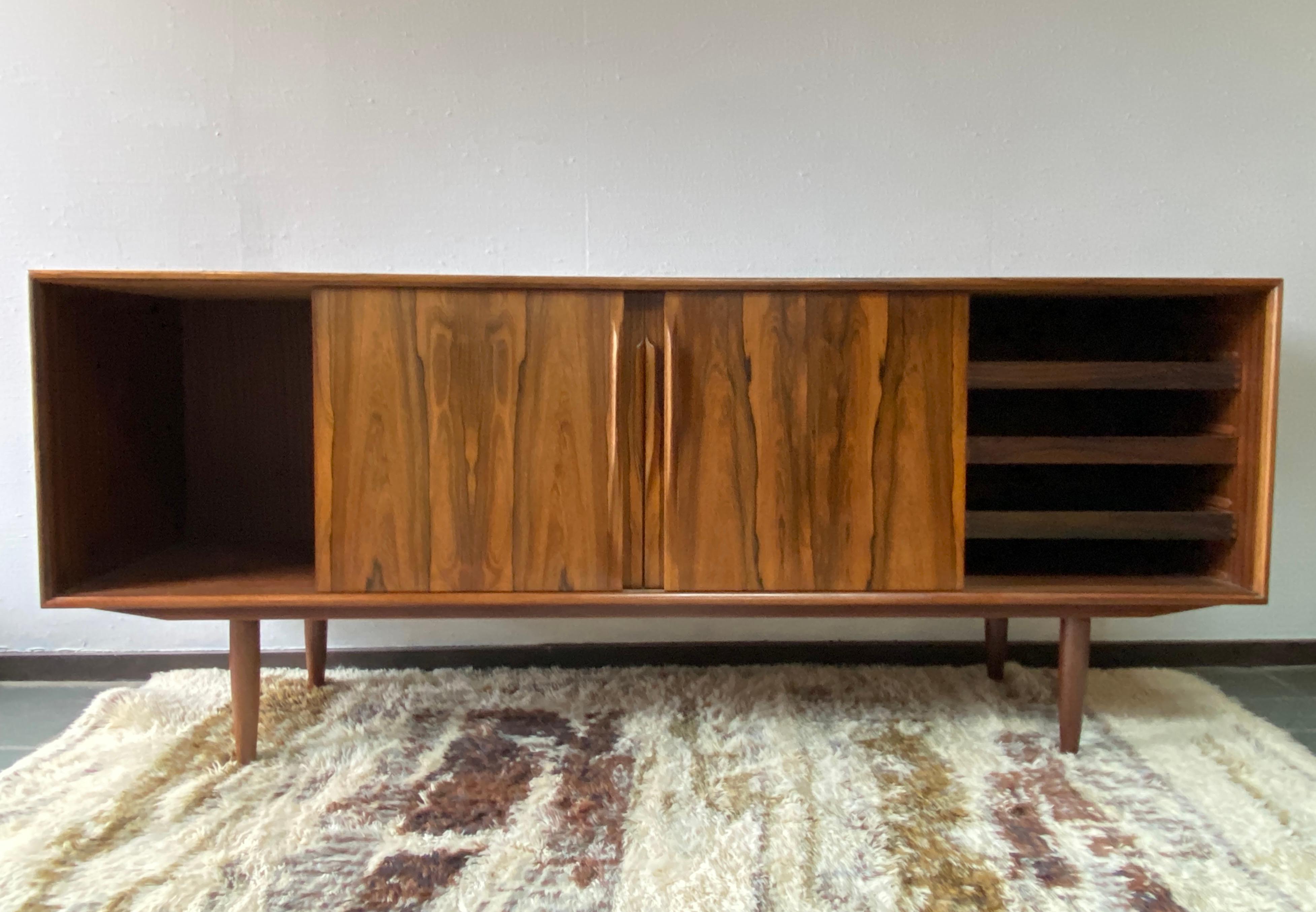 Credenza danese di metà secolo in palissandro brasiliano di Gunni Omann per AM Mobler in vendita 7