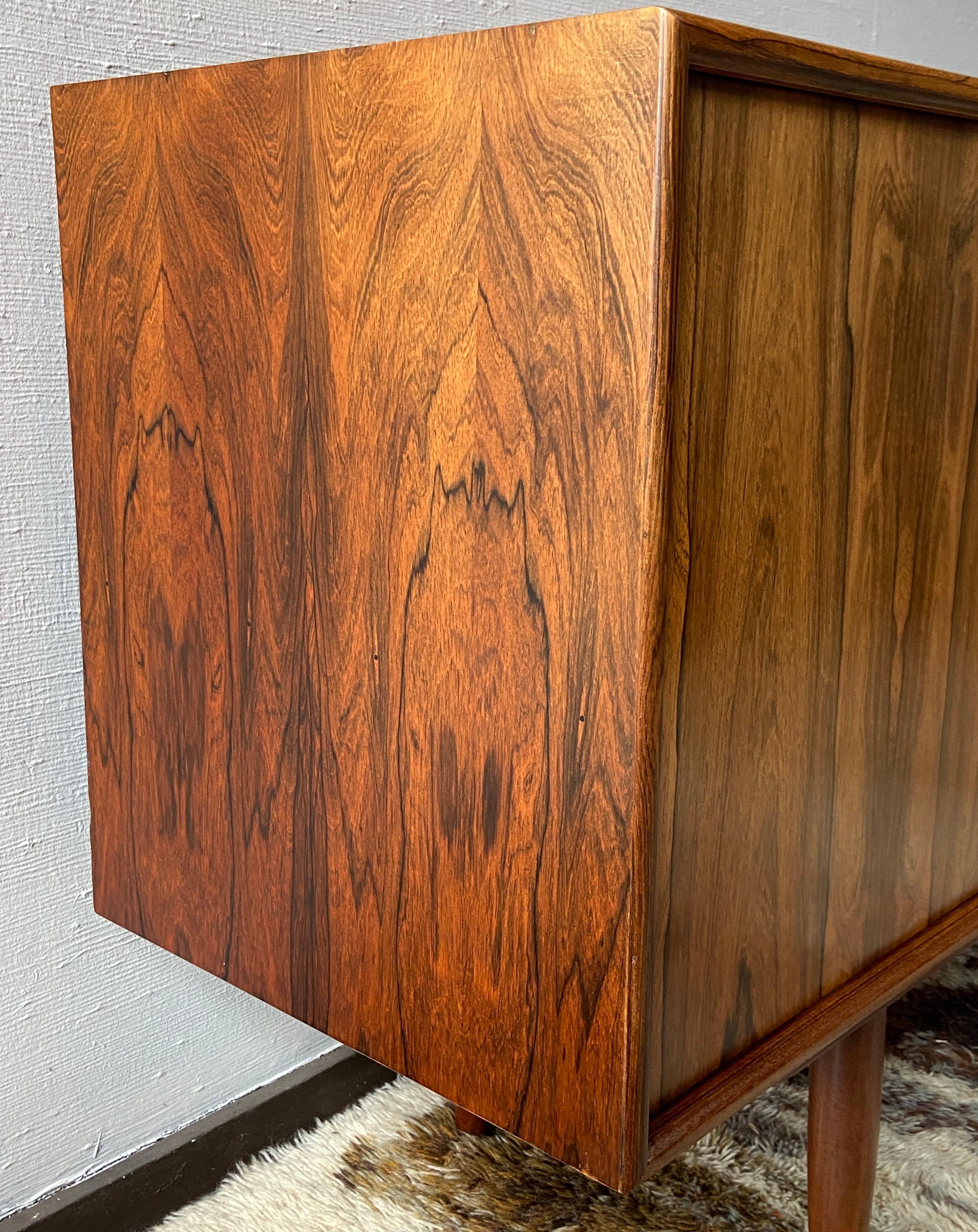 Credenza danese di metà secolo in palissandro brasiliano di Gunni Omann per AM Mobler in vendita 9