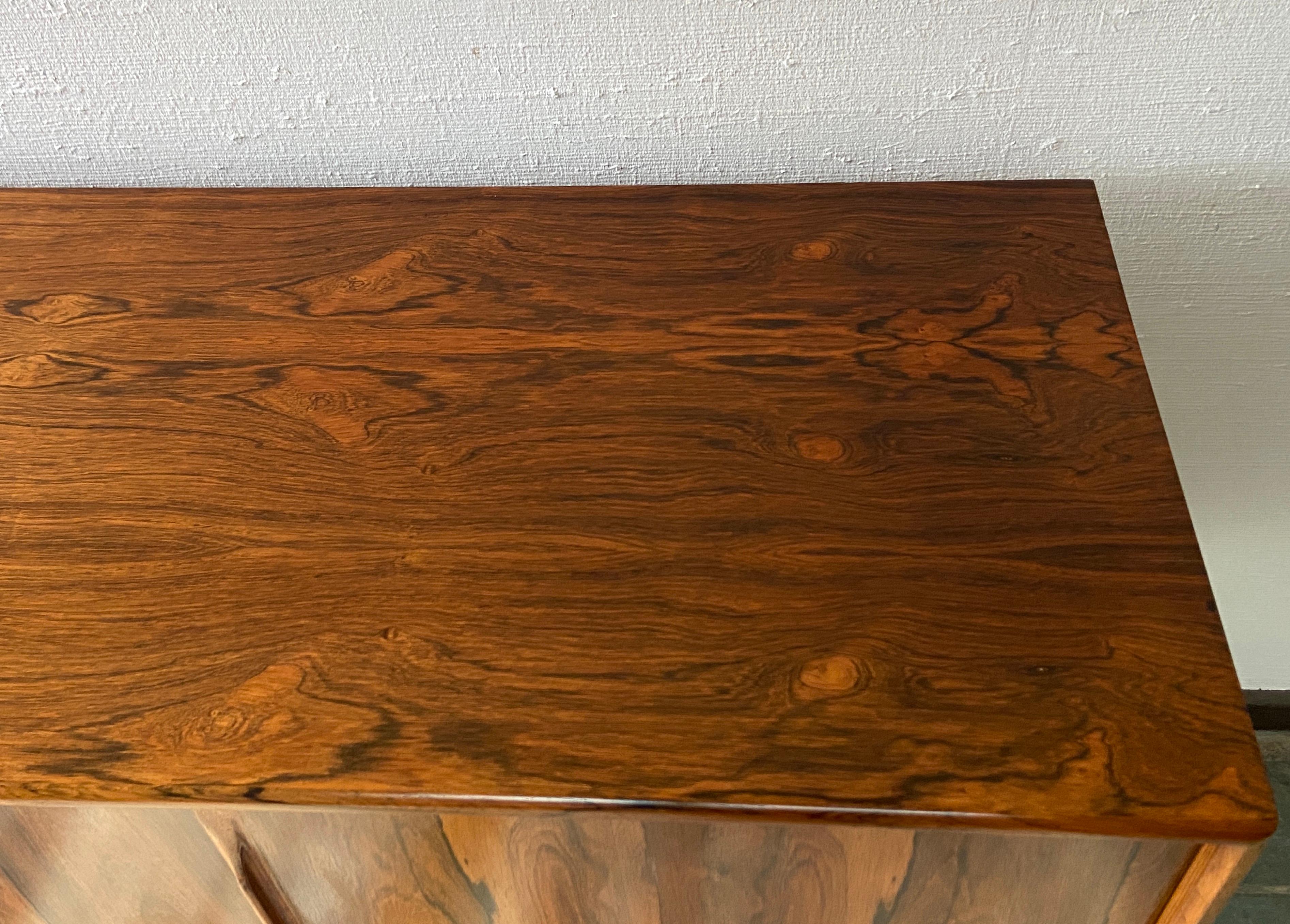 Credenza danese di metà secolo in palissandro brasiliano di Gunni Omann per AM Mobler in vendita 2