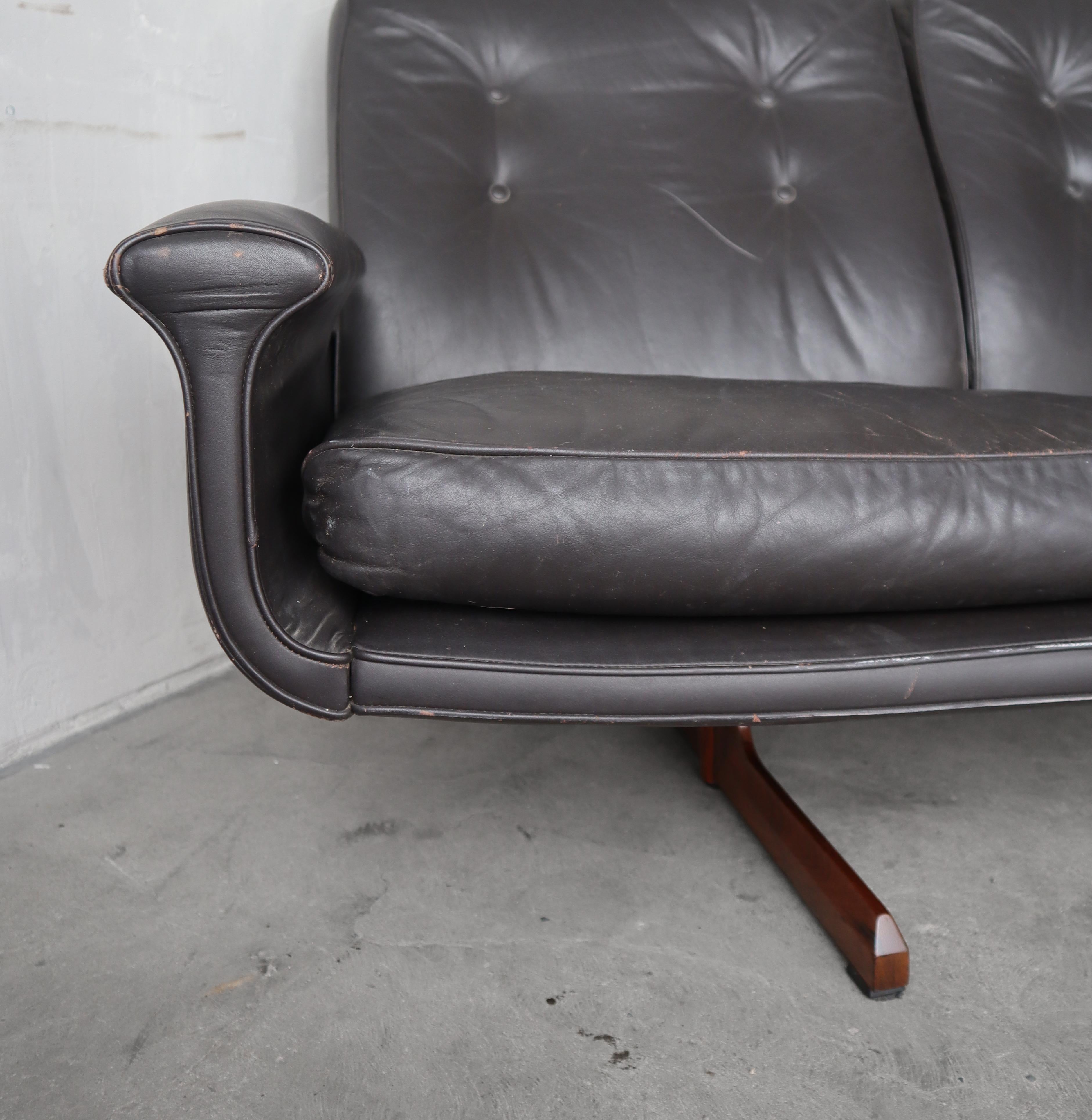 Mid Century Danish Brown Leather & Rosewood Sofa For Sale 5