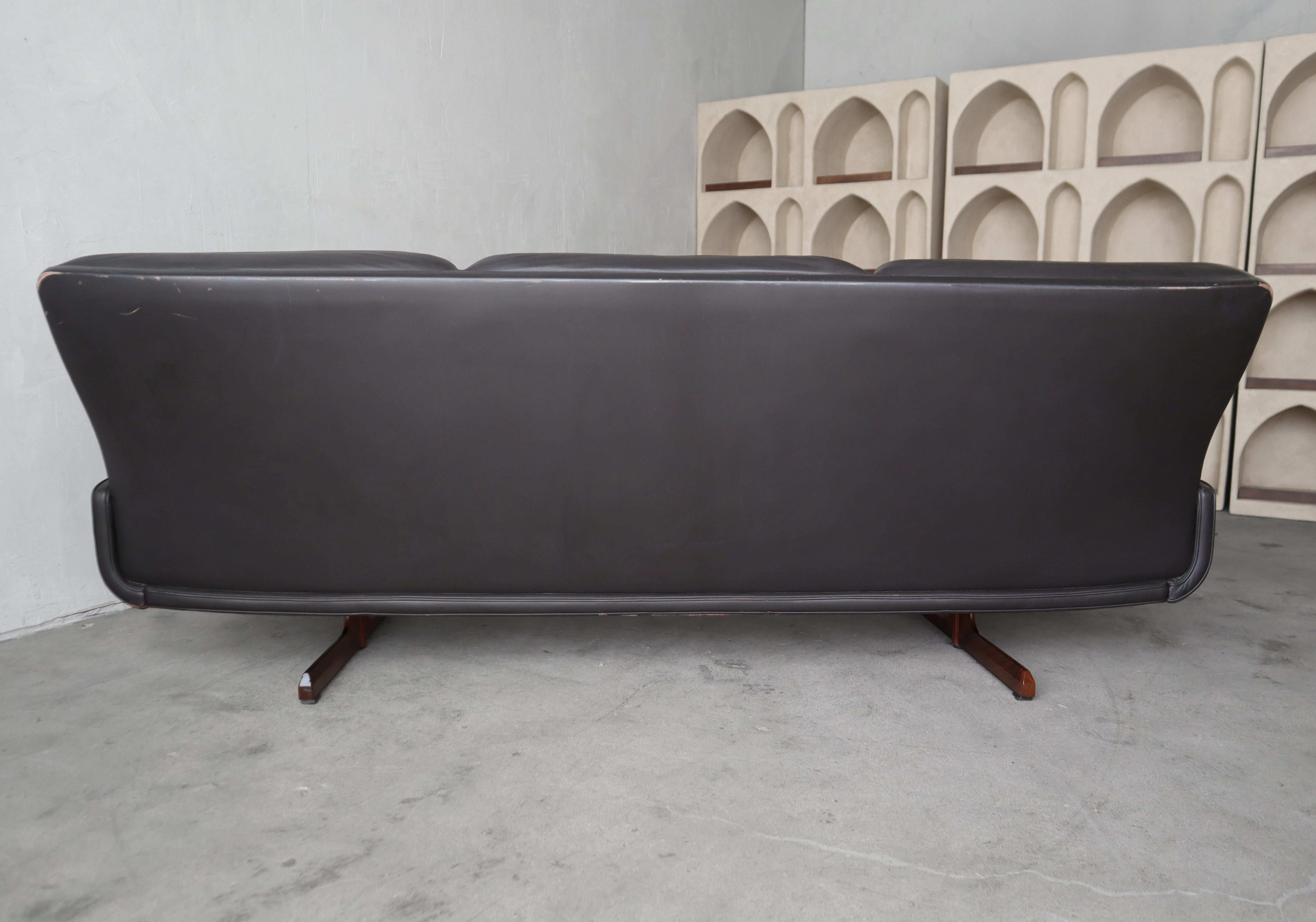 Mid Century Danish Brown Leather & Rosewood Sofa For Sale 1