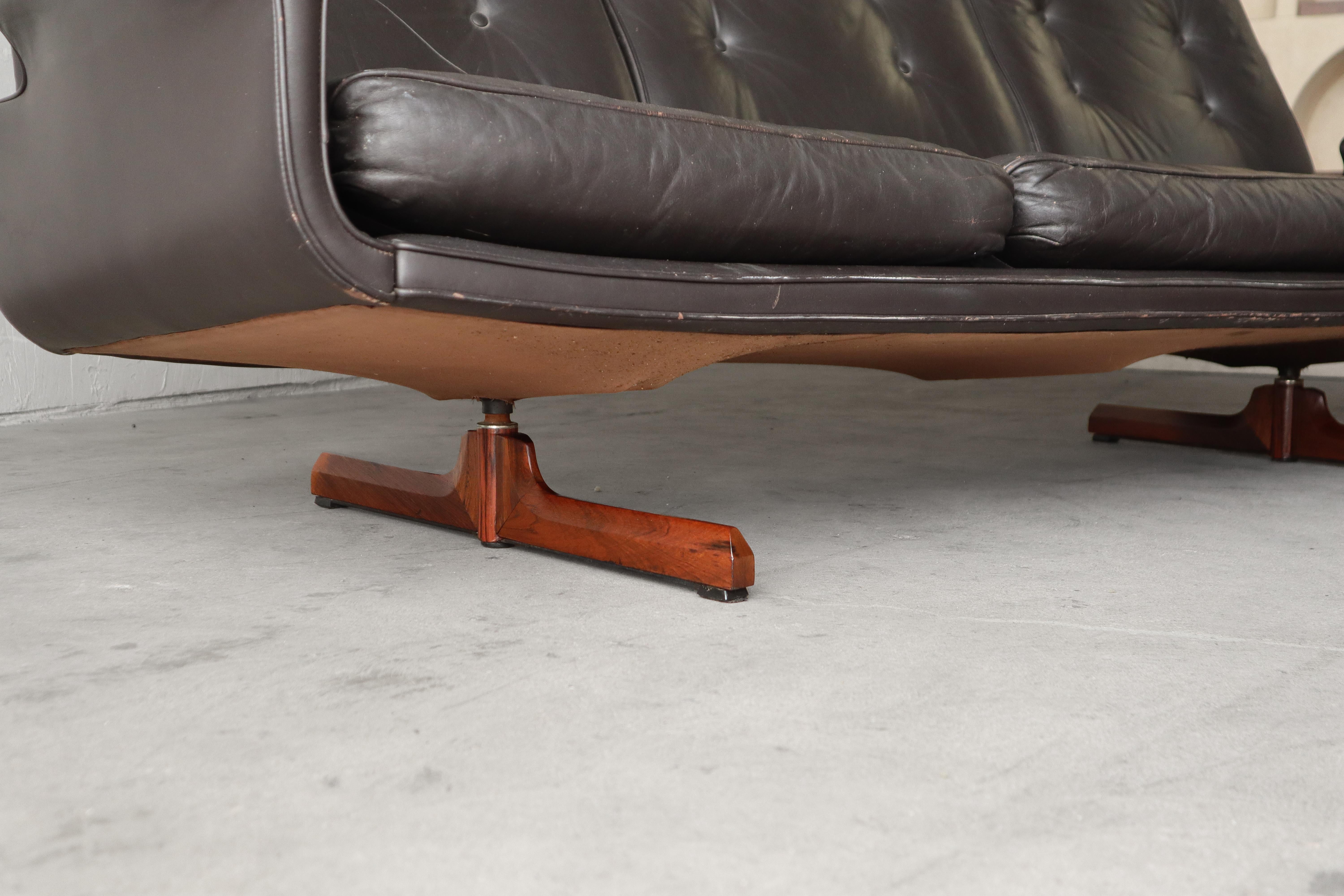 Mid Century Danish Brown Leather & Rosewood Sofa For Sale 2