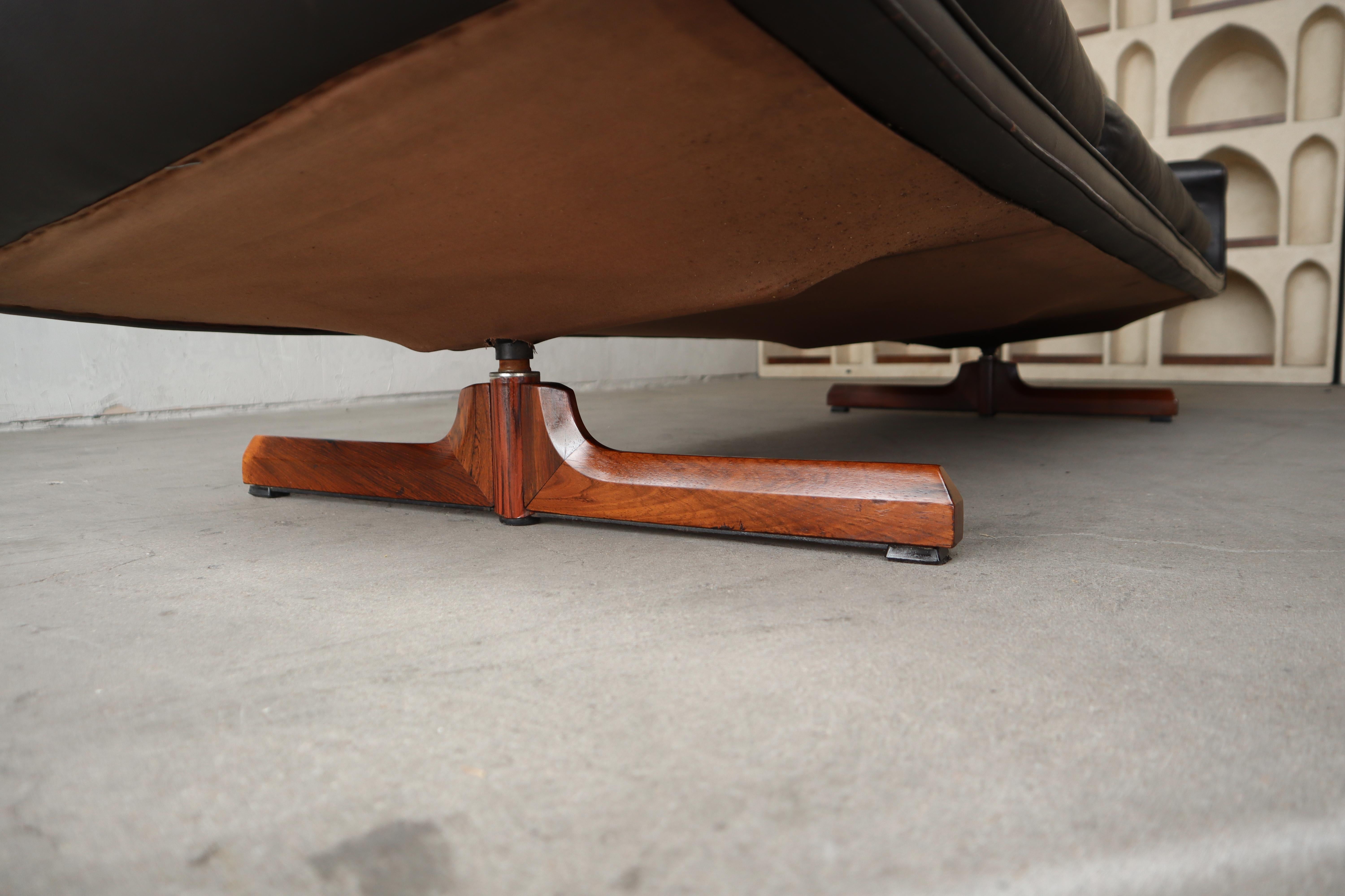 Mid Century Danish Brown Leather & Rosewood Sofa For Sale 3