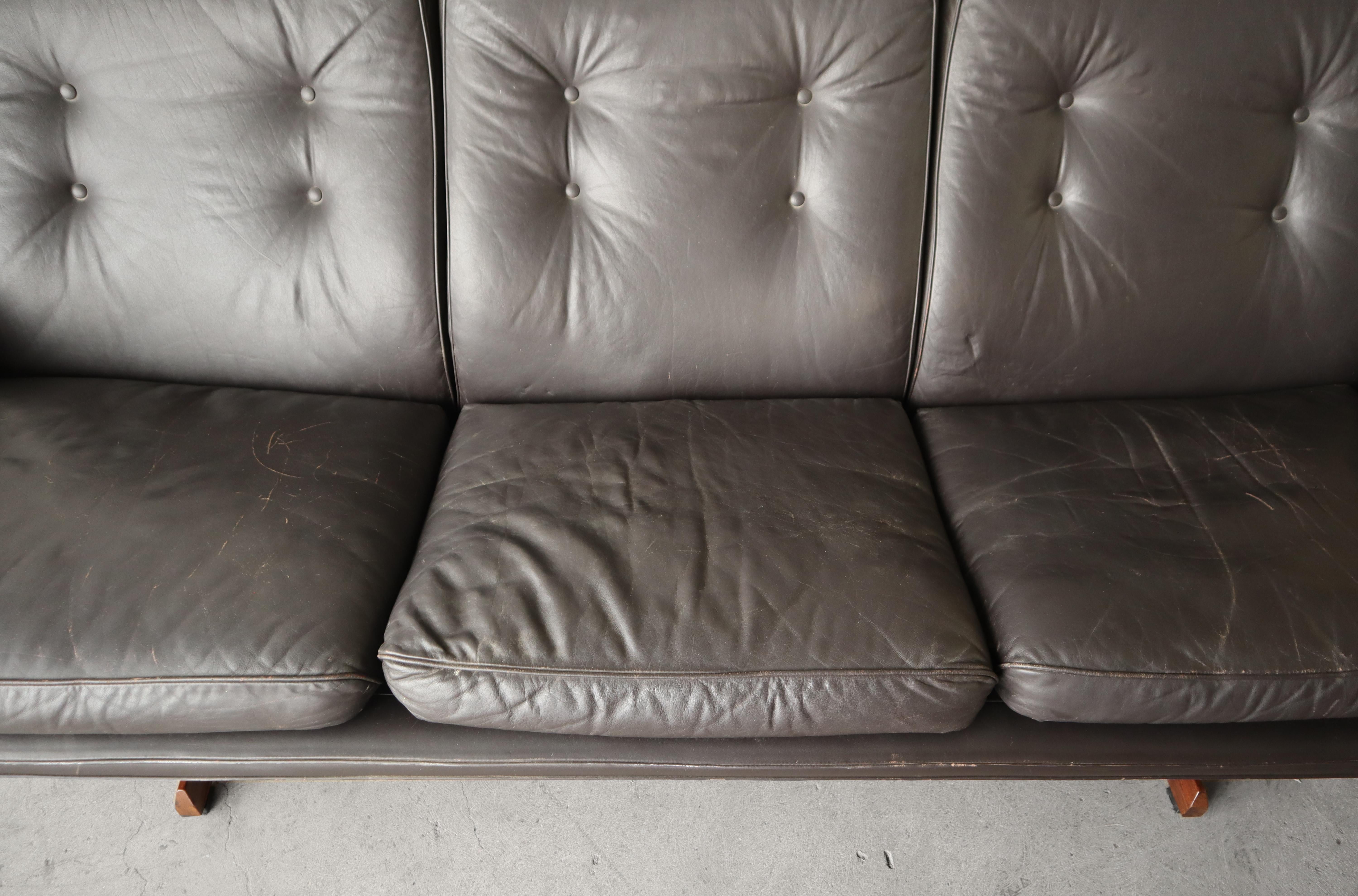 Mid Century Danish Brown Leather & Rosewood Sofa For Sale 4
