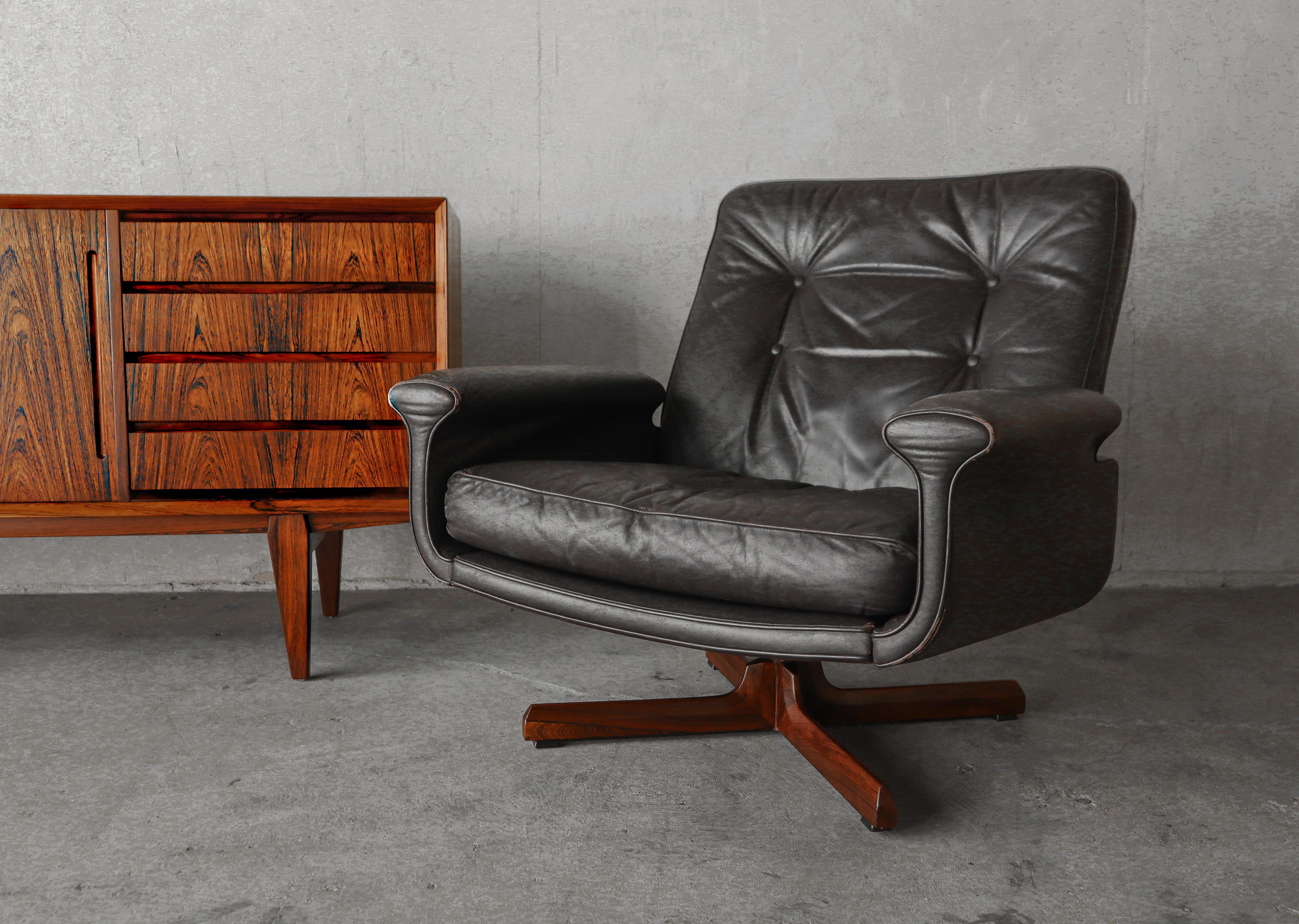 Mid-Century Modern Mid Century Danish Brown Leather & Rosewood Swivel Lounge Chair For Sale