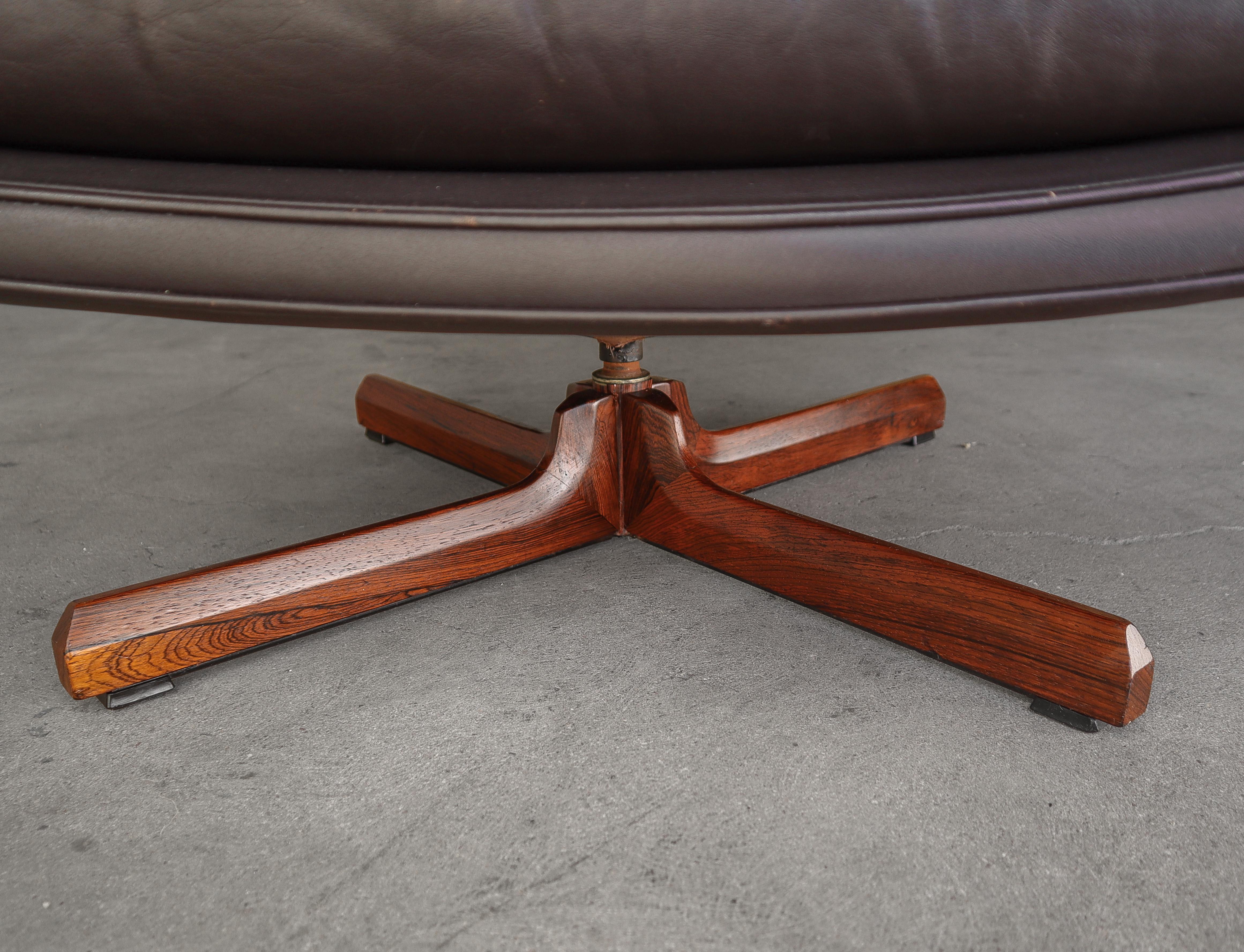 Mid Century Danish Brown Leather & Rosewood Swivel Lounge Chair For Sale 2