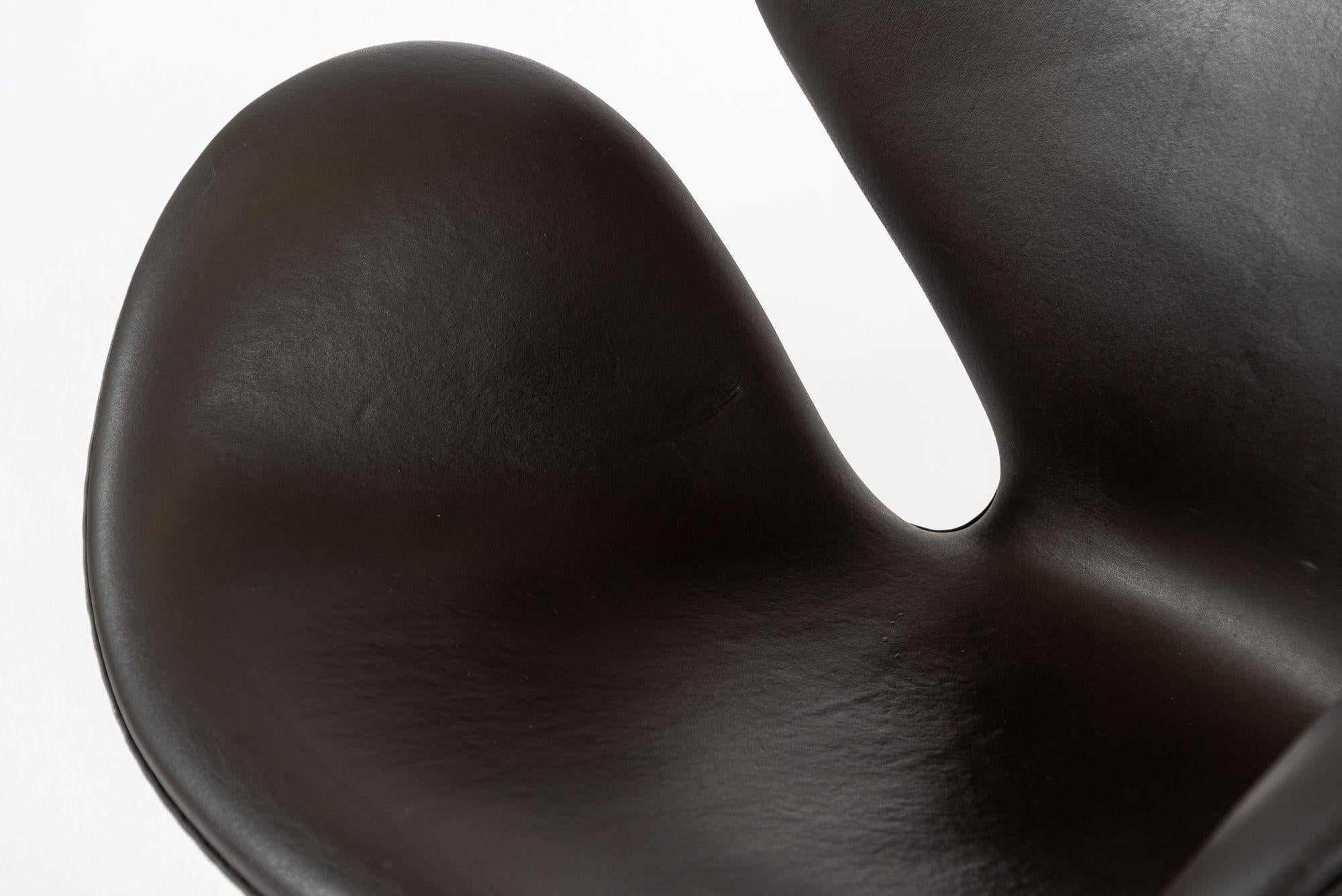 Silla Cisne Marrón Danesa de Mediados de Siglo de Arne Jacobsen para Fritz Hansen en venta 8