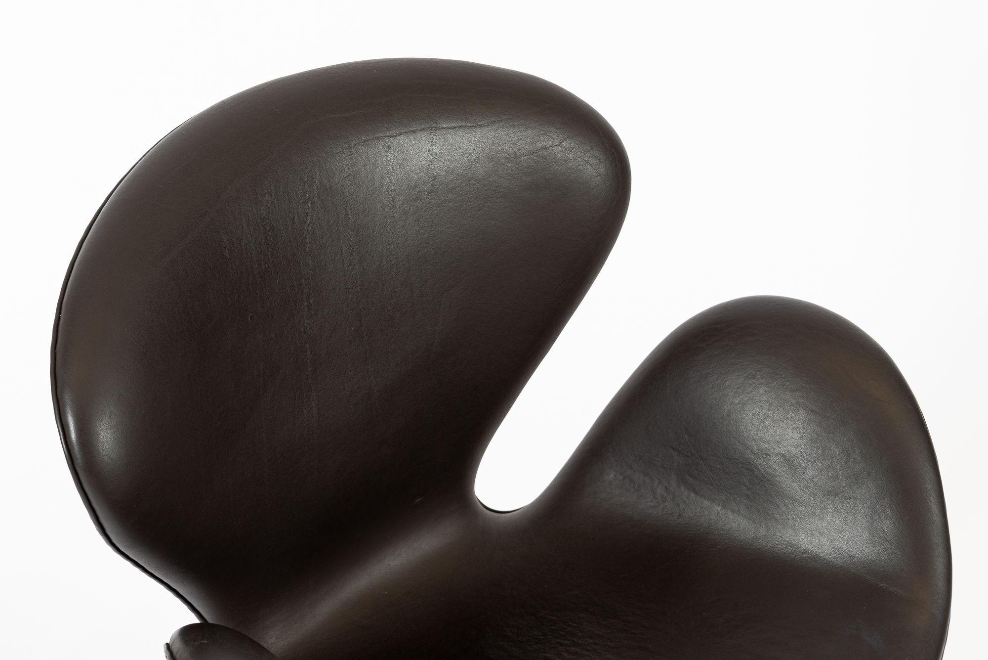 Silla Cisne Marrón Danesa de Mediados de Siglo de Arne Jacobsen para Fritz Hansen Metal en venta