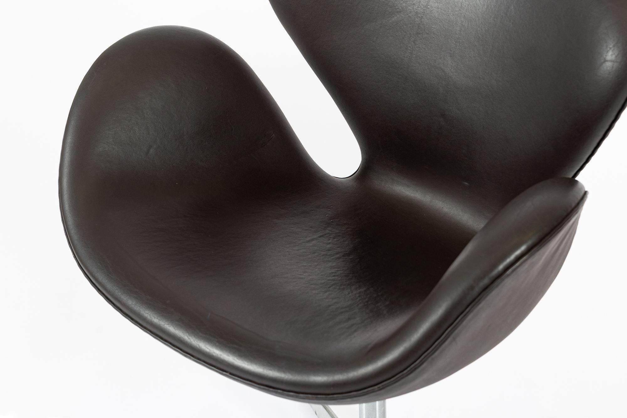 Silla Cisne Marrón Danesa de Mediados de Siglo de Arne Jacobsen para Fritz Hansen en venta 2