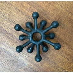 Dänischer brutalistischer Mid-Century-Kerzenhalter aus Gusseisen und Metall von Jens H. Quistgaard