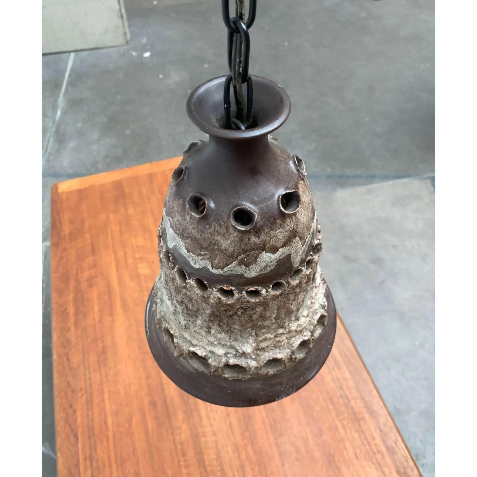 Ciondolo in ceramica brutalista danese di metà secolo di Judi Kunst in vendita 2