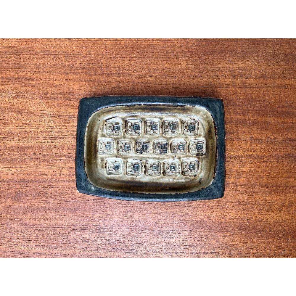 Mid-Century Danish Brutalist Stoneware Bowl by Jorgen Mogensen for Royal Copenhagen, in Very Good conditions. Designed 1960 to 1969 This piece has an attribution mark.

Additional information:
Materials: Earthenware
Color: Beige
Styles: Mid-Century