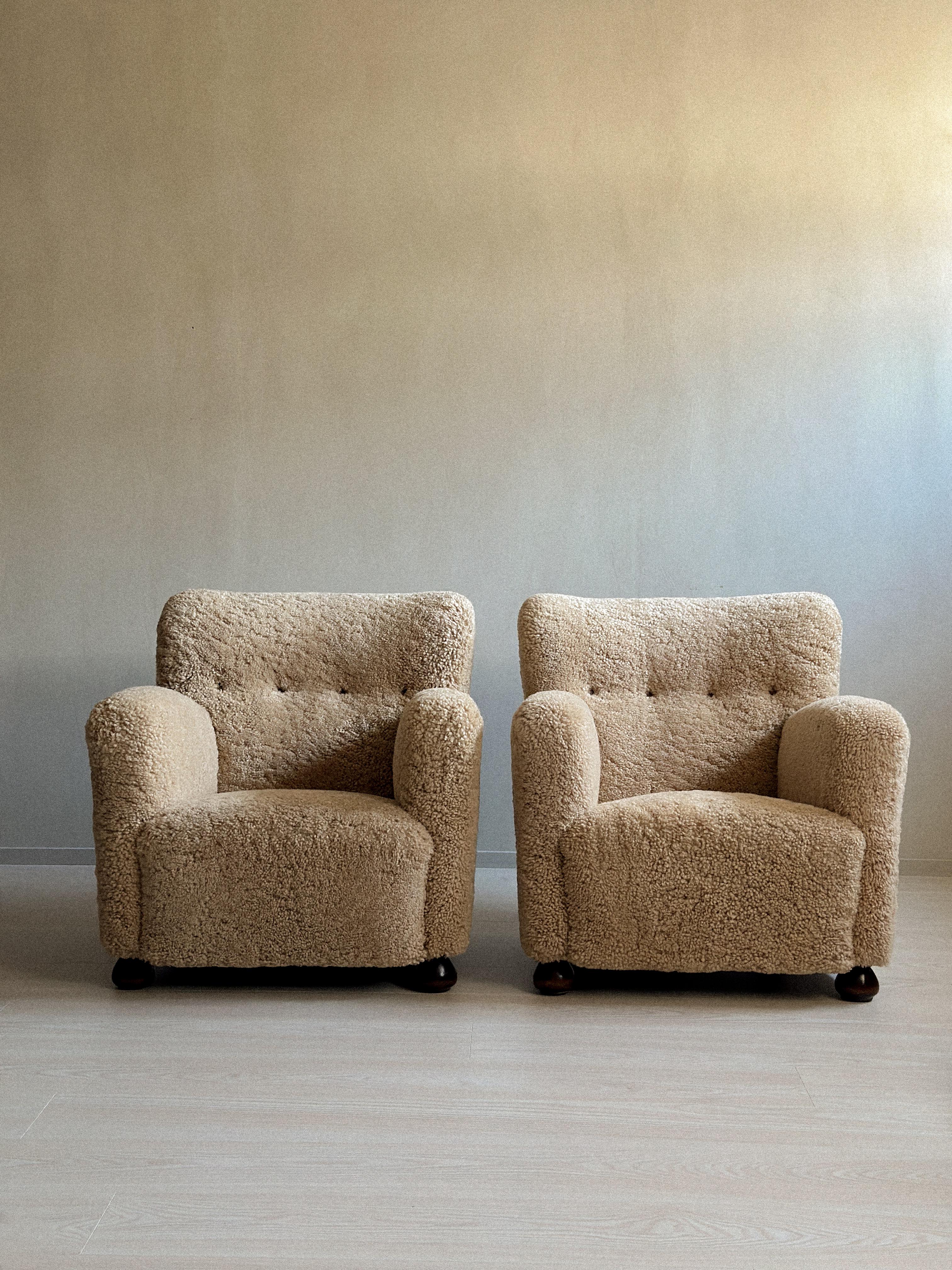 Dänische Schreiner-Loungesessel aus der Mitte des Jahrhunderts aus Schafsleder, Dänemark, 1940er Jahre 6