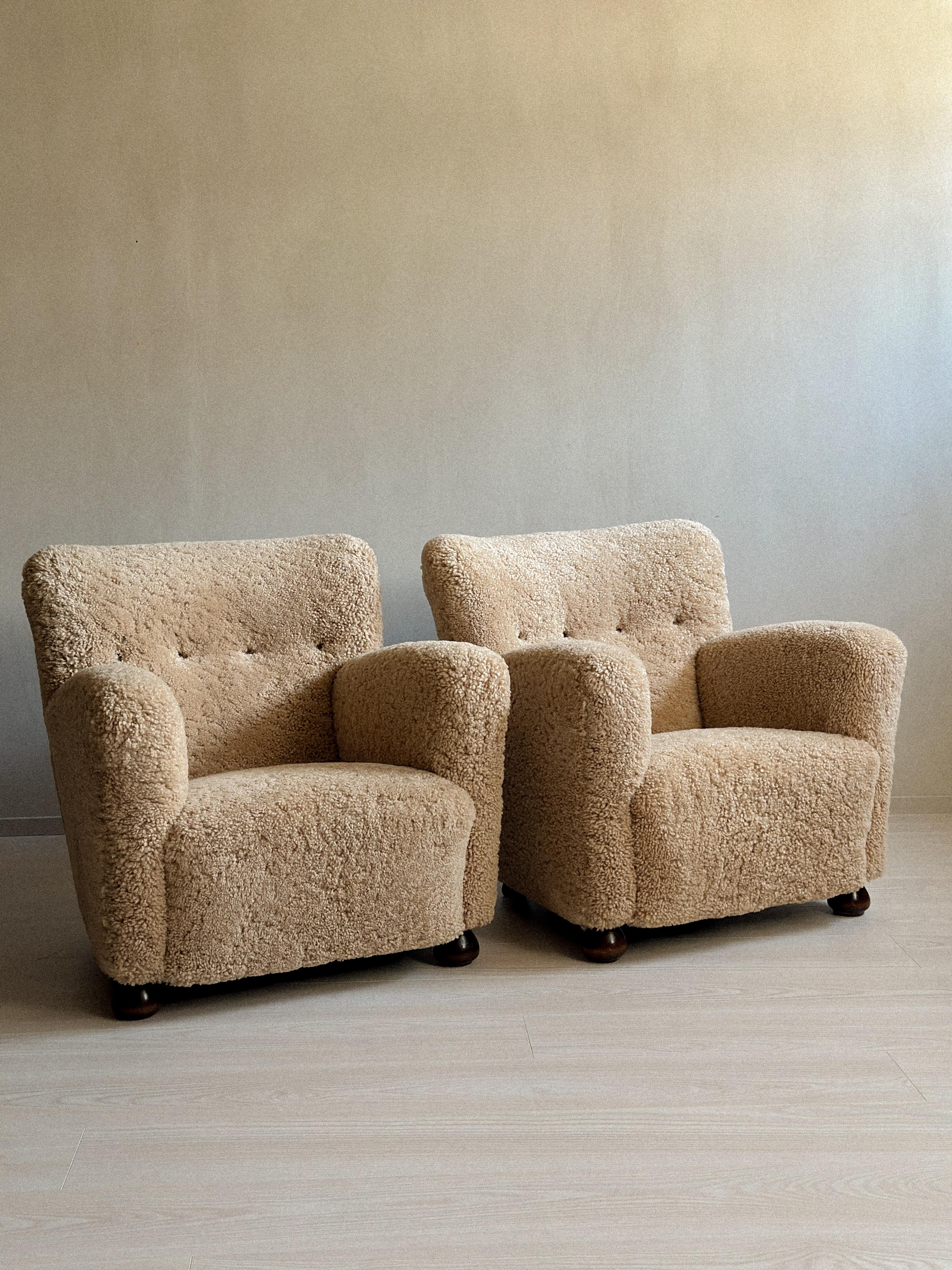 Dänische Schreiner-Loungesessel aus der Mitte des Jahrhunderts aus Schafsleder, Dänemark, 1940er Jahre 7