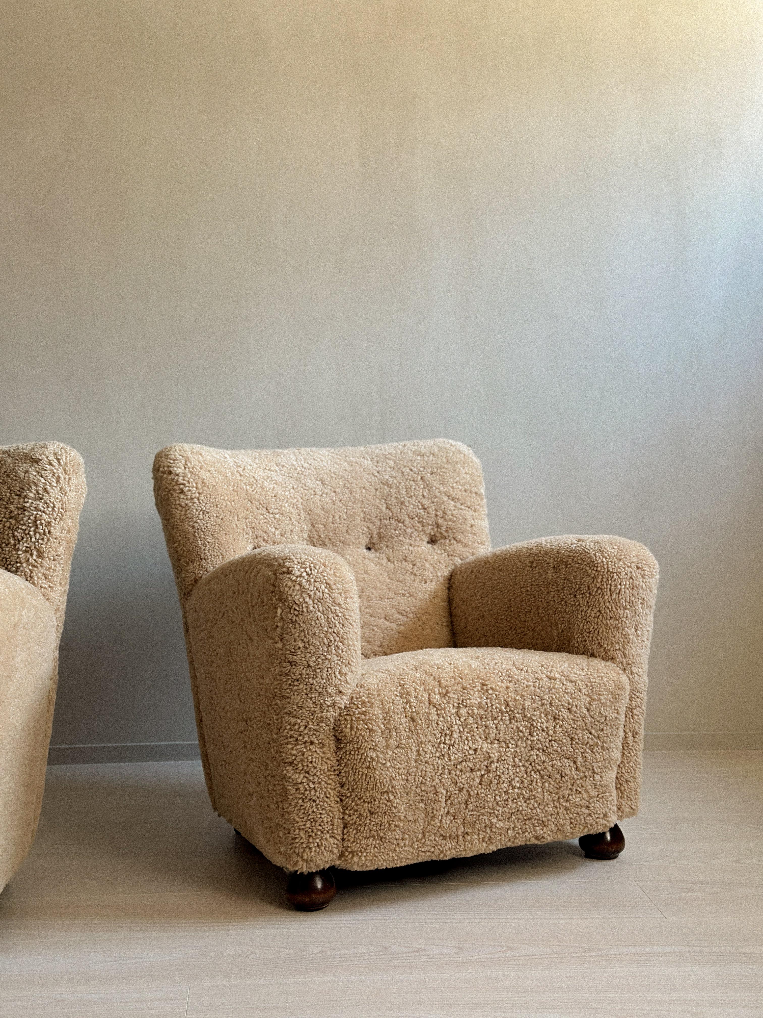 Dänische Schreiner-Loungesessel aus der Mitte des Jahrhunderts aus Schafsleder, Dänemark, 1940er Jahre 8