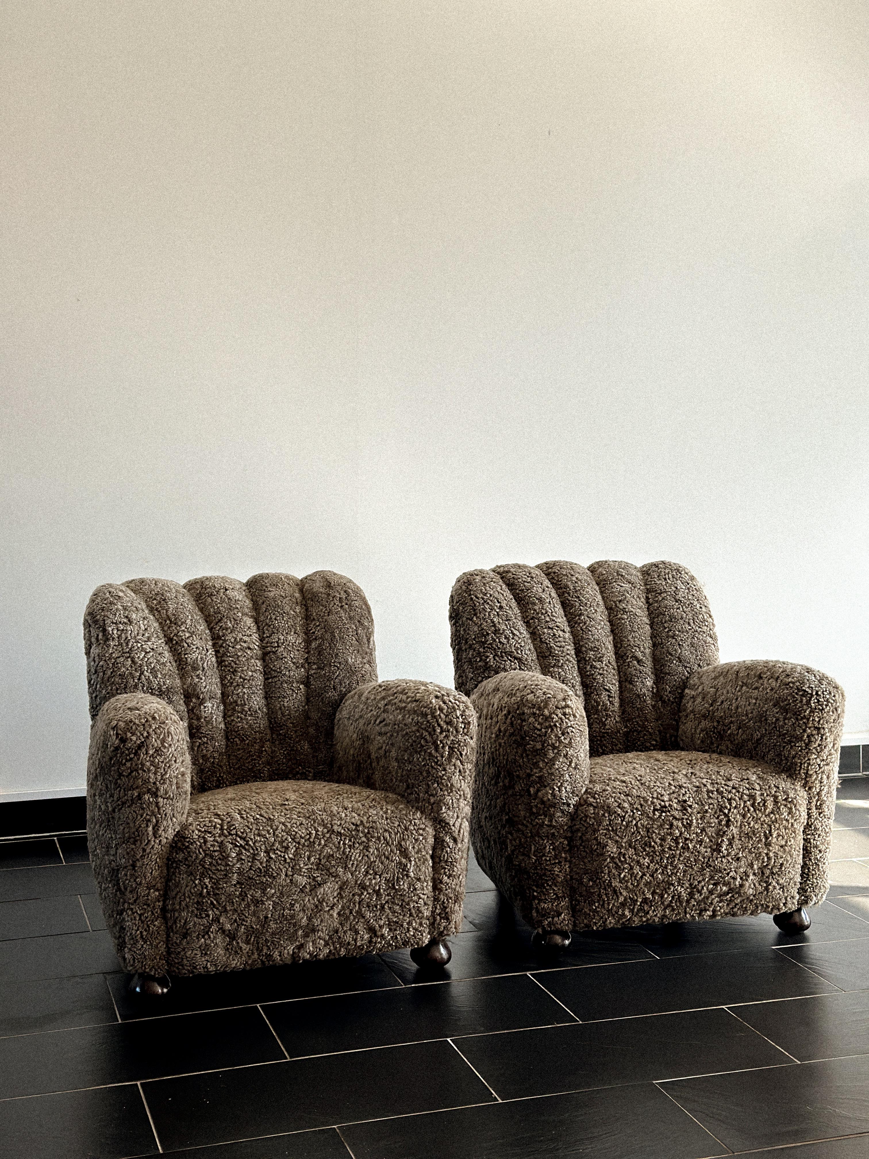 Mid-Century Danish Cabinetmaker Lounge Chairs in Sheepskin, Denmark, 1940s For Sale 2