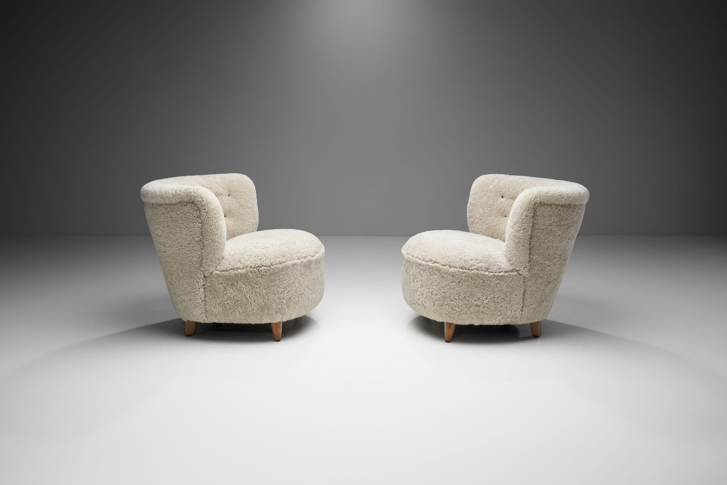 Mid-Century moderno Sedie da salotto di metà secolo in pelle di pecora, Danimarca, 1950 ca.