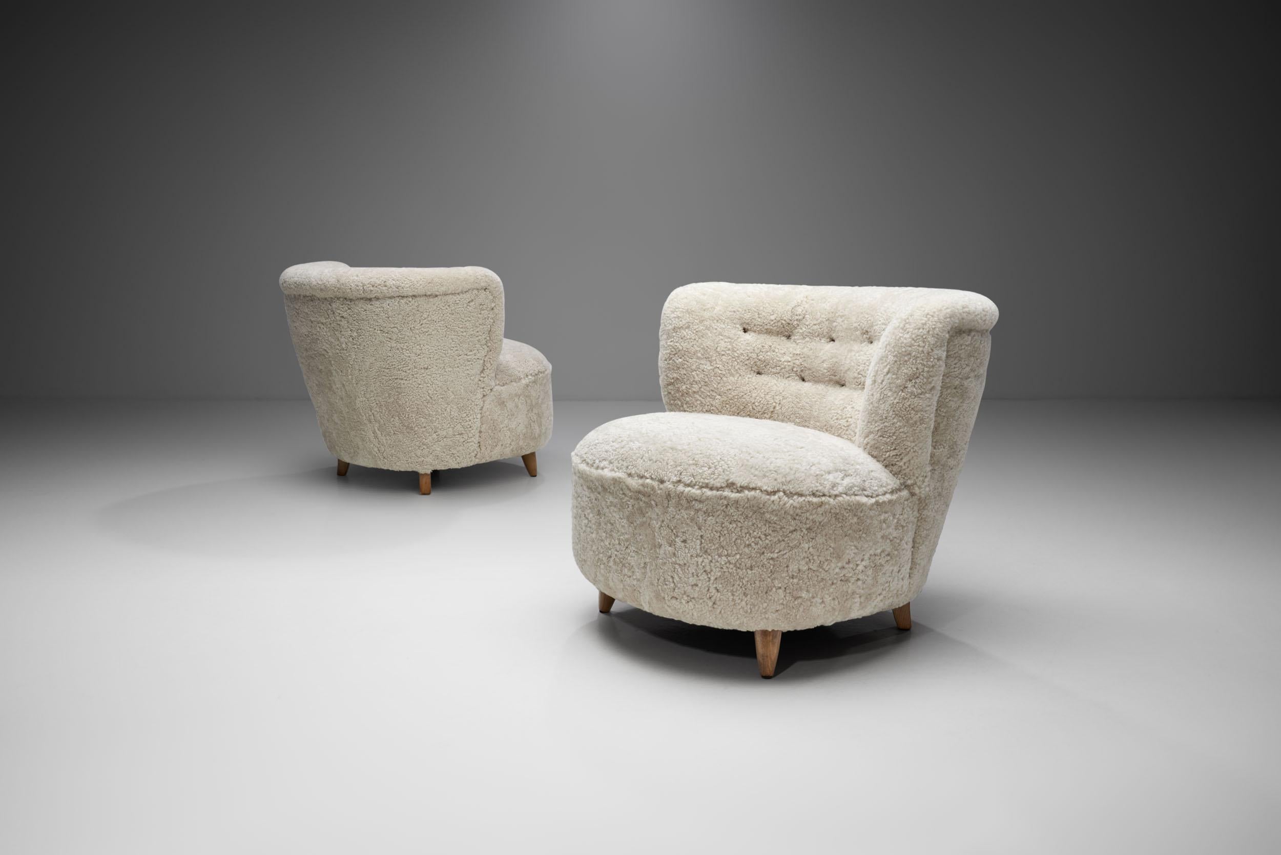 Mid-20th Century Mid-Century Danish Cabinetmaker Lounge Chairs in Sheepskin, Denmark ca 1950s
