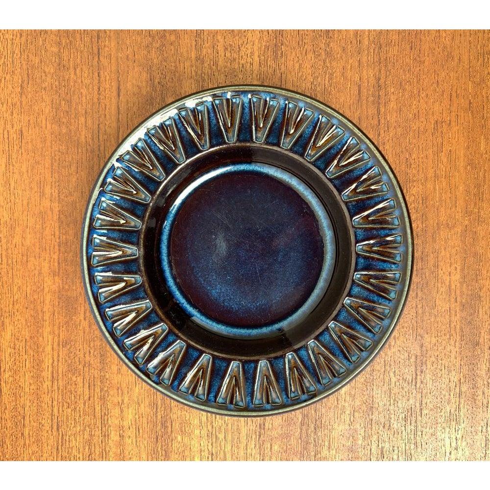 Ciotola in ceramica danese di metà secolo di Søholm, anni '60, in ottime condizioni. Progettato tra il 1960 e il 1969 Questo pezzo ha un marchio di attribuzione.

Informazioni aggiuntive:
Materiali: Ceramica
Colore: blu
Stili: Medioevo Moderno
Paese