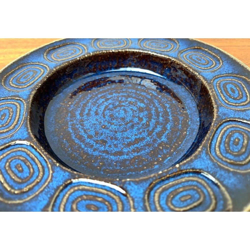 Cuenco de cerámica danesa de mediados de siglo de Søholm, años 60, en muy buen estado. Diseñado de 1960 a 1969 Esta pieza tiene una marca de atribución.

Más información:
Materiales: Cerámica
Color: Beige
Estilos: Moderno de mediados de siglo
País