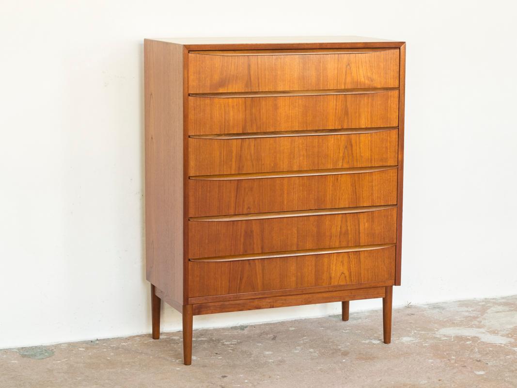 Mid-Century Danish Chest of 6 Drawers in Teak with Long Drawer Handle (Moderne der Mitte des Jahrhunderts)