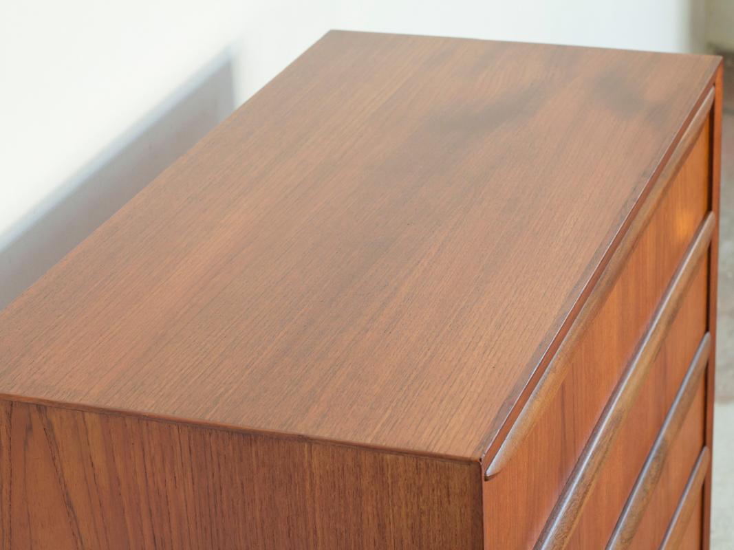 20th Century Mid-Century Danish Chest of 6 Drawers in Teak with Long Drawer Handle