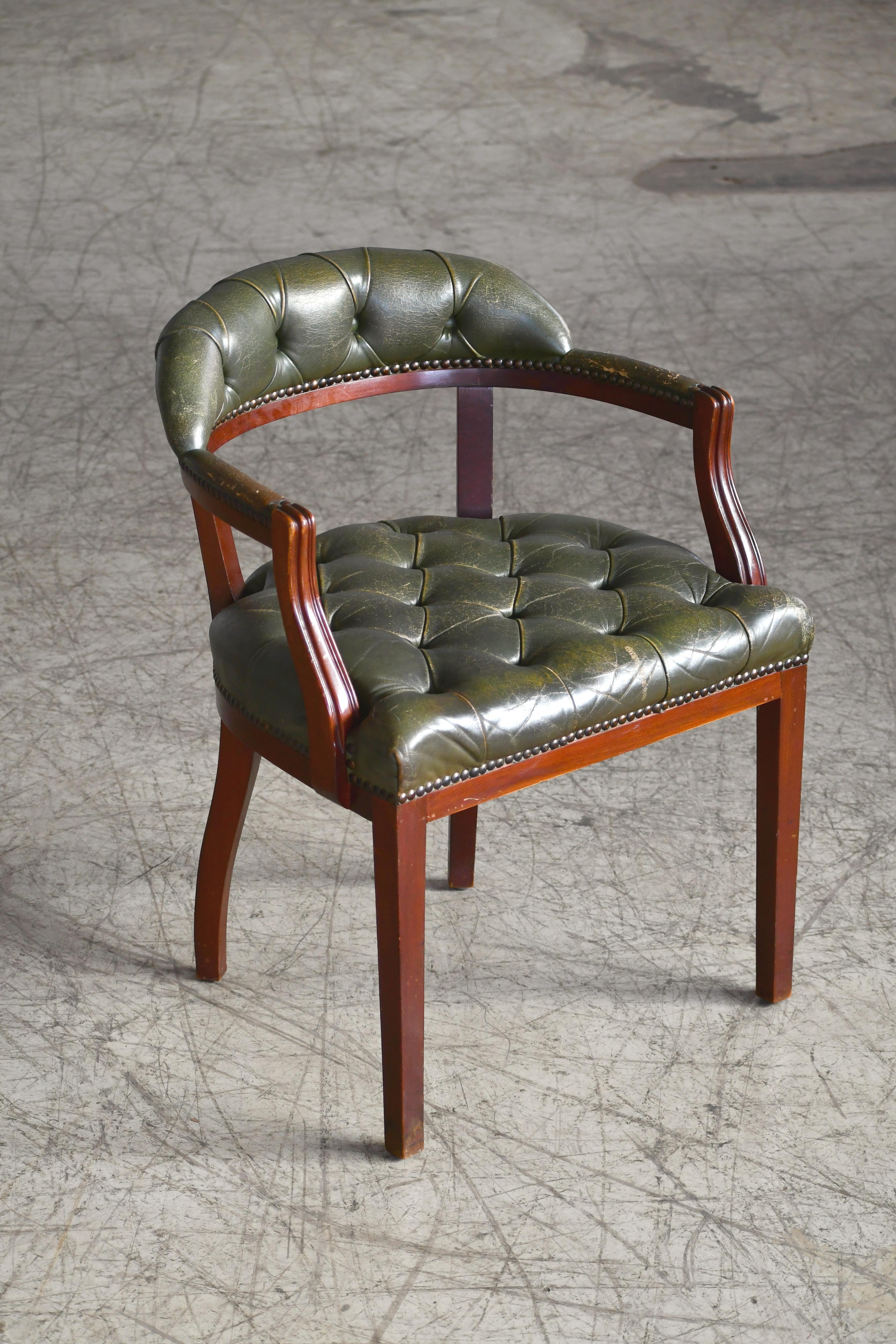 Stylish and very nice Chesterfield-style court chair in green leather and mahogany from the 1950s. The frame is solid mahogany with all the brass studs individually hand nailed in place. Great color with the leather showing some noble wear and