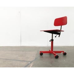 Sedia girevole per bambini danese di metà secolo di Jørgen Rasmussen per Kevi, anni '60