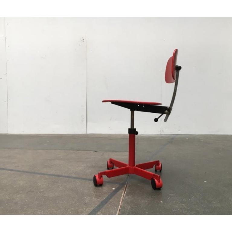 Mid-Century Modern Chaise pivotante pour enfant danoise du milieu du siècle par Jørgen Rasmussen pour Kevi, 1960s en vente