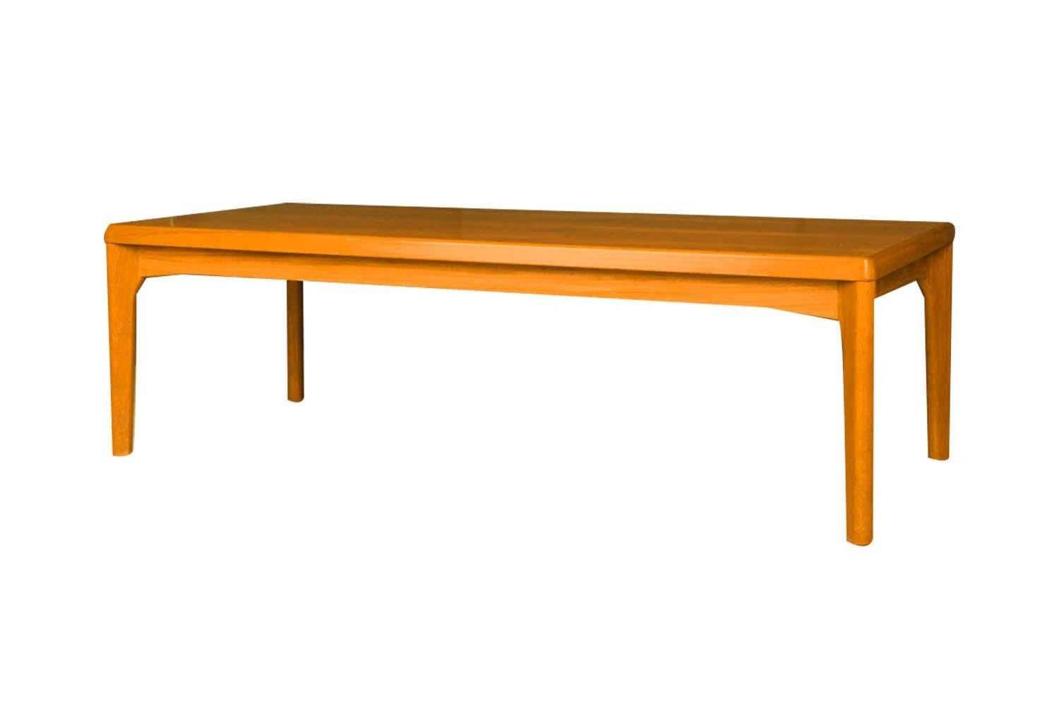 Exceptional Danish Modern teak, Mid-Century Modern, vintage Scandinavian design, teak, rectangular coffee table by Vejle Stole & Mobelfabrik, made in Denmark. Features a rectangle top with beautiful rich teak color and grain texture throughout.
