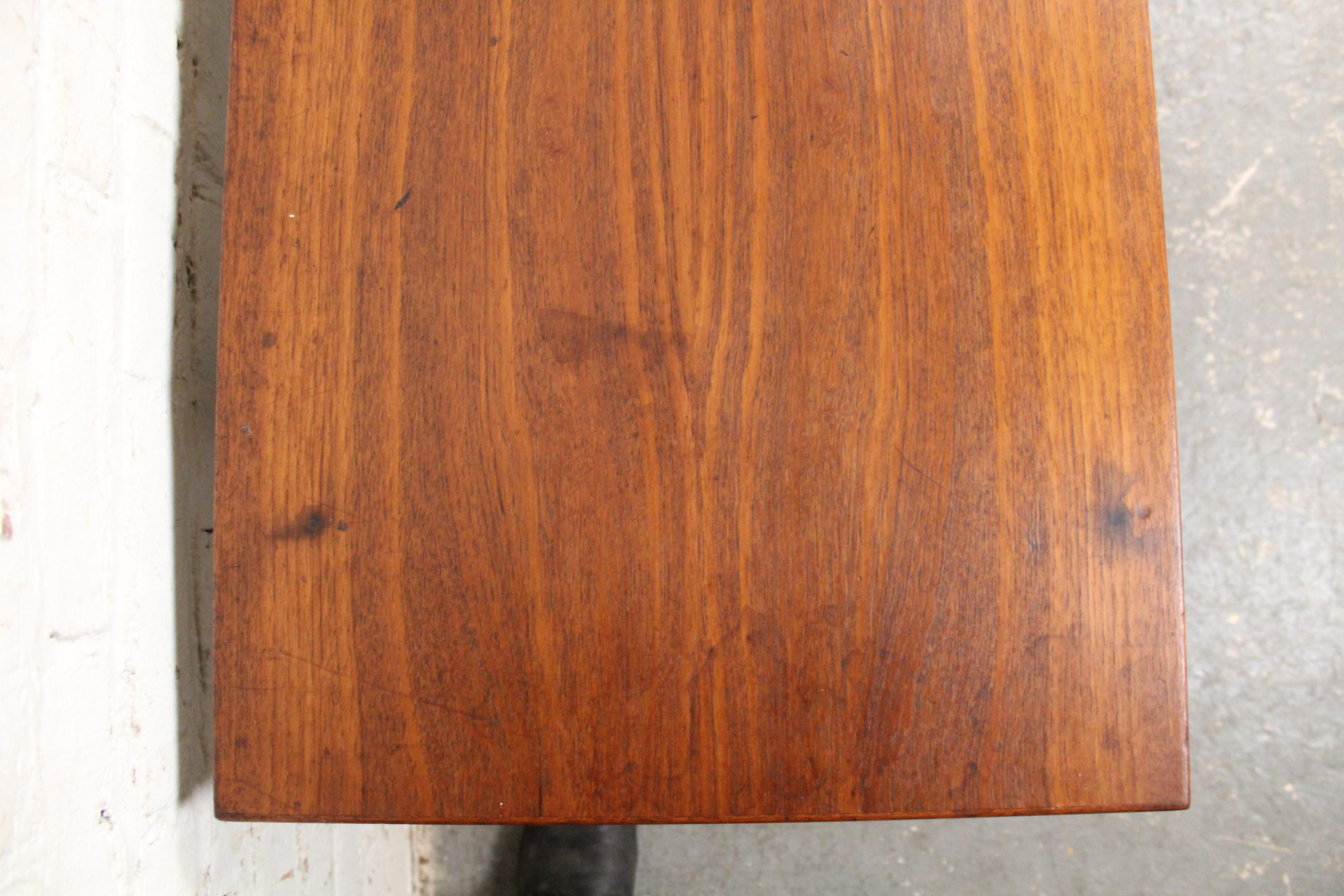 Table basse danoise du milieu du siècle dernier par Arne Hovmand-Olsen pour Jutex en vente 2
