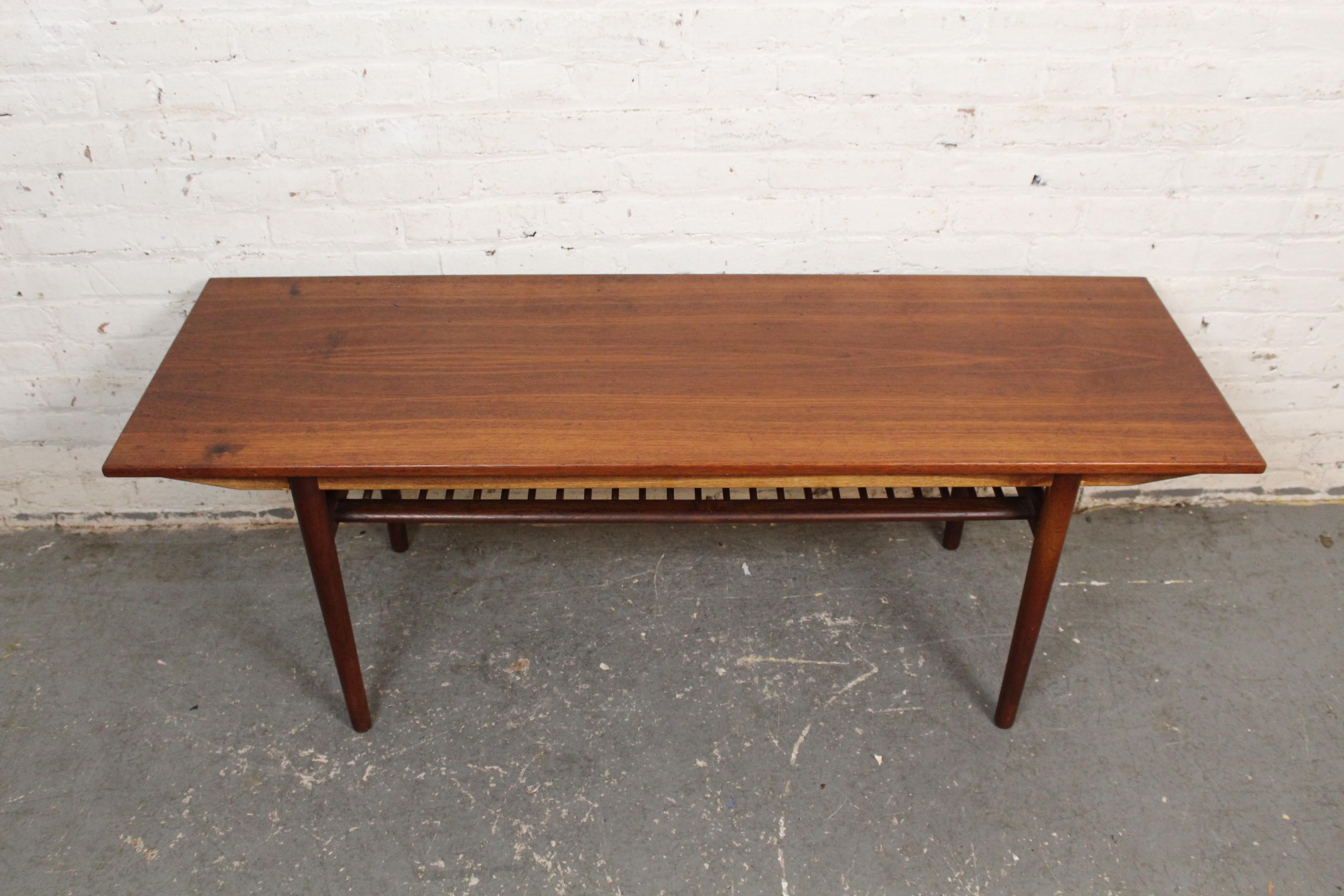Table basse danoise du milieu du siècle dernier par Arne Hovmand-Olsen pour Jutex en vente 6