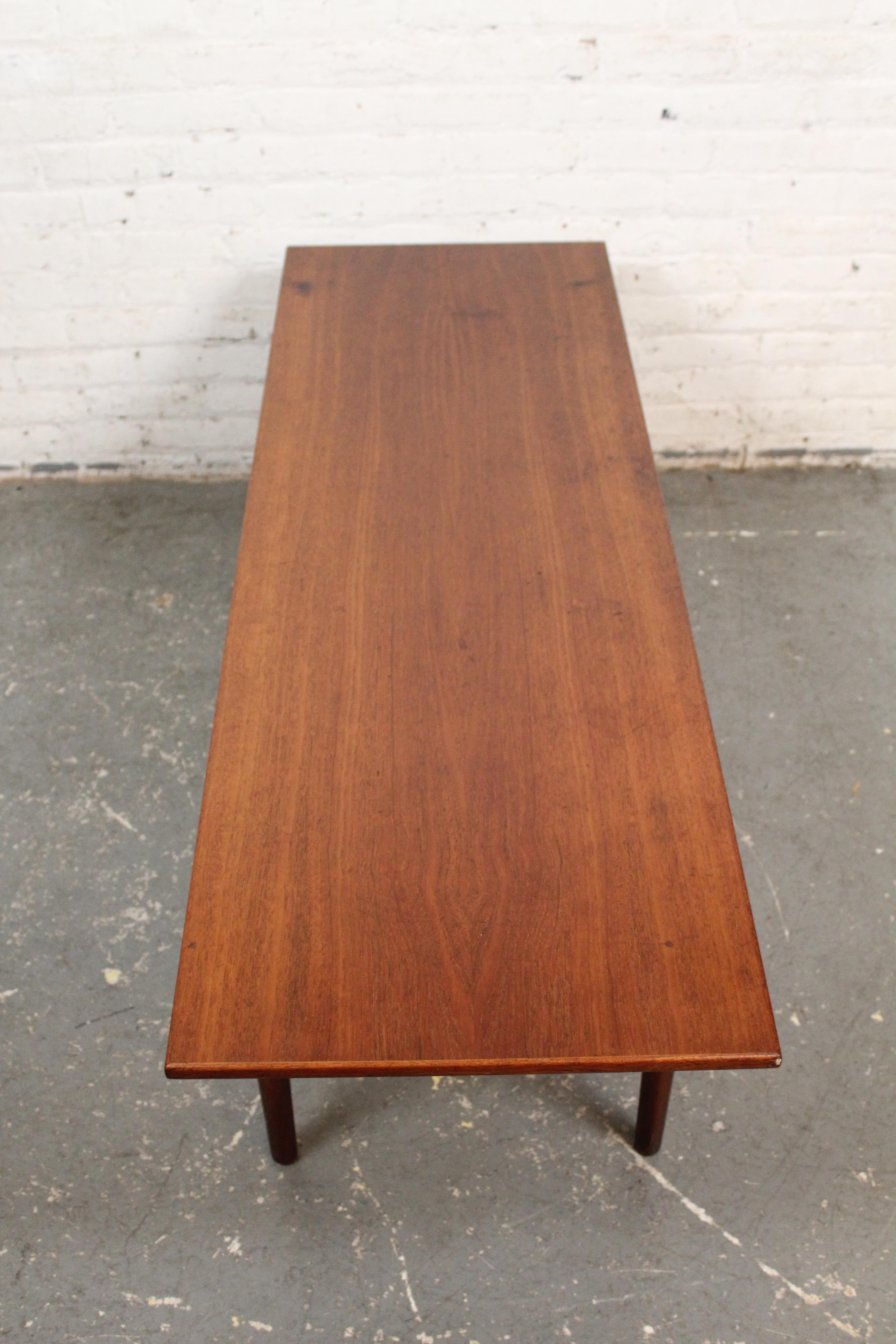 Mid-Century Modern Table basse danoise du milieu du siècle dernier par Arne Hovmand-Olsen pour Jutex en vente