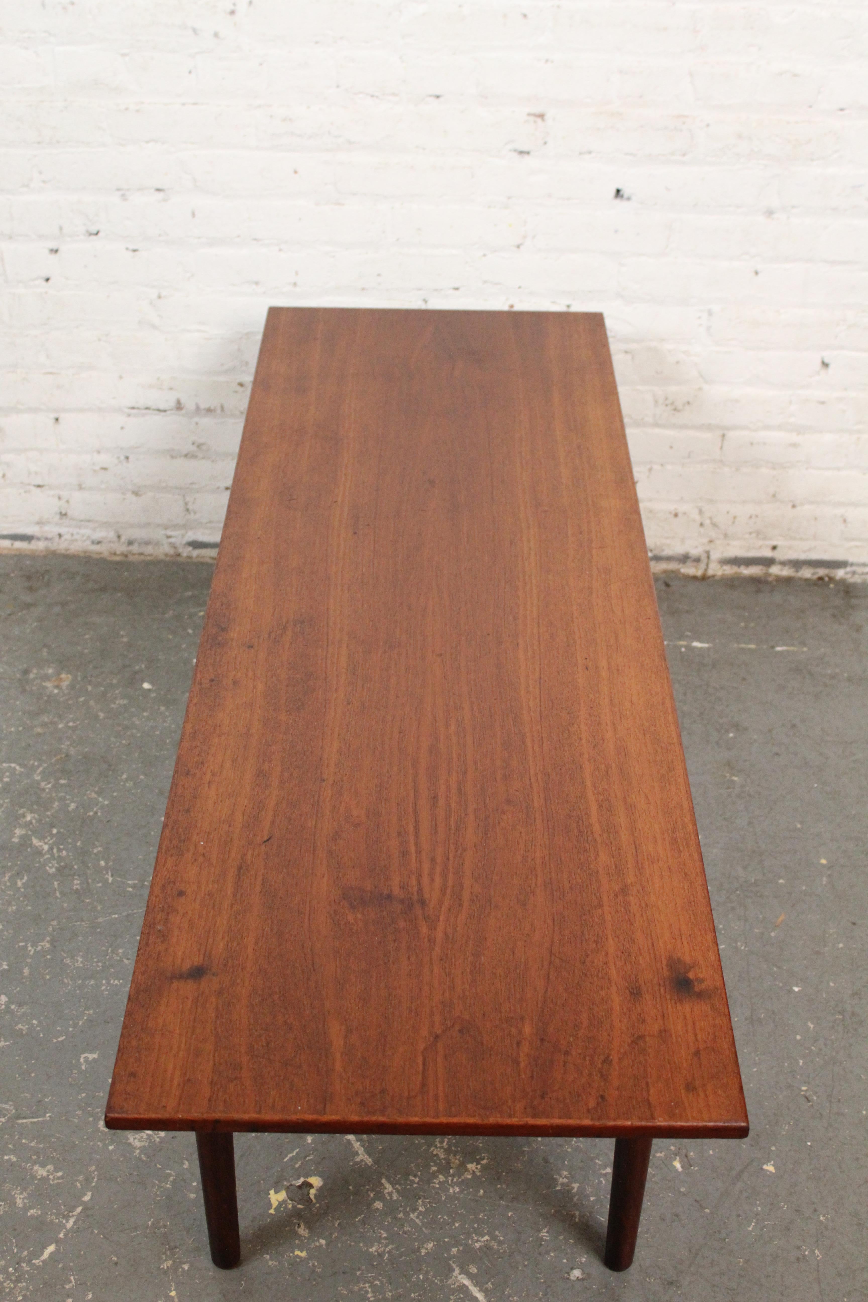Danois Table basse danoise du milieu du siècle dernier par Arne Hovmand-Olsen pour Jutex en vente