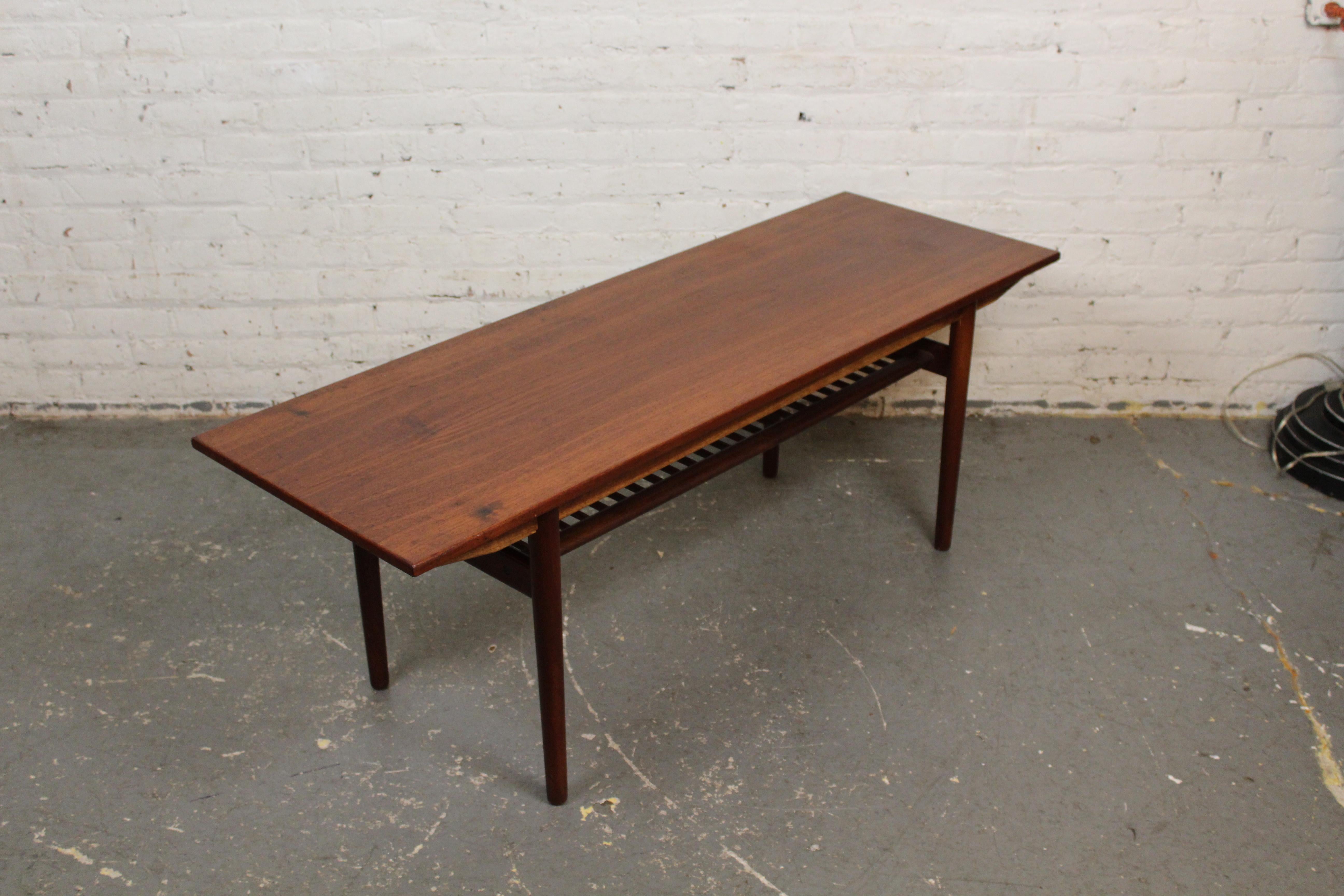 Table basse danoise du milieu du siècle dernier par Arne Hovmand-Olsen pour Jutex Bon état - En vente à Brooklyn, NY