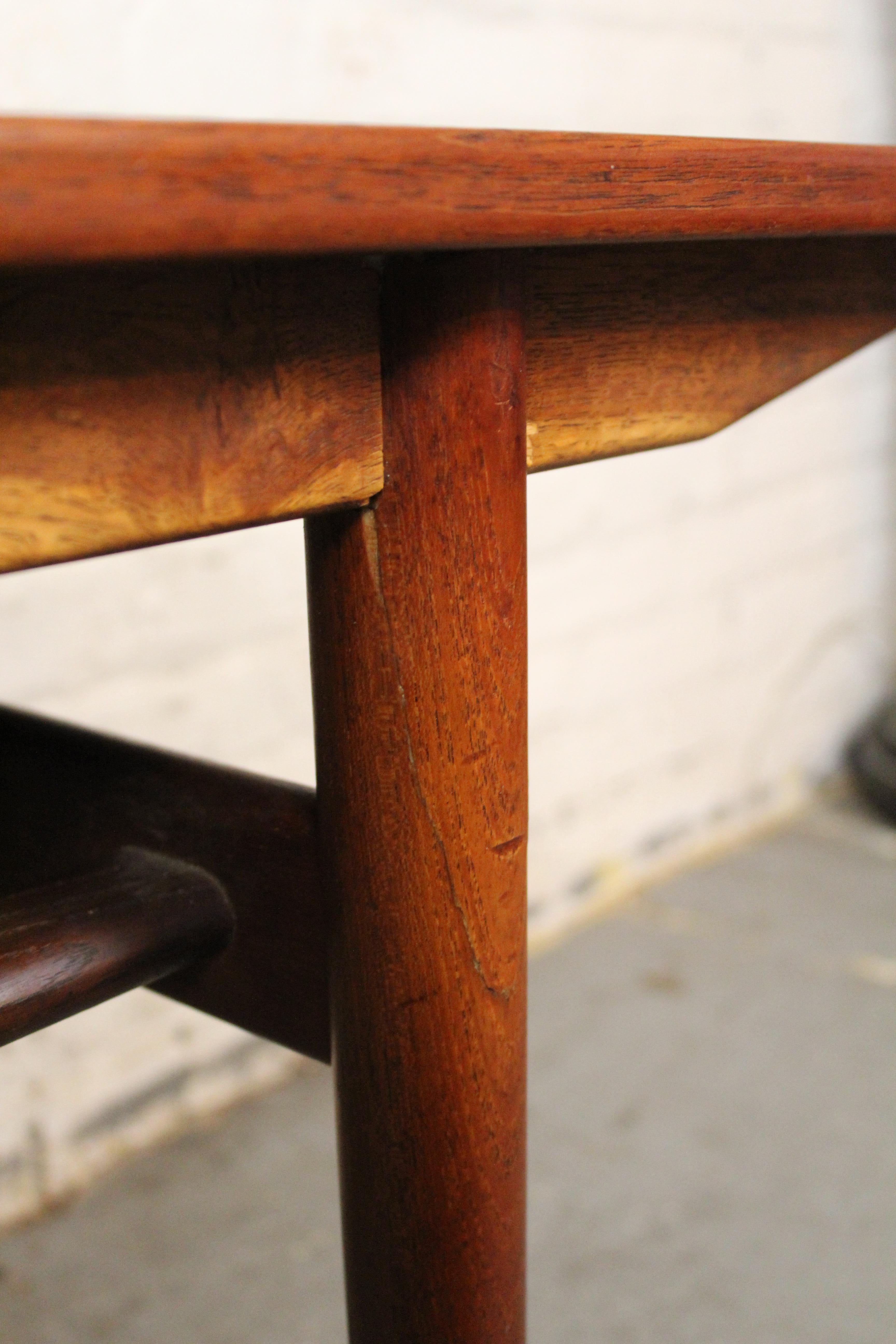 Table basse danoise du milieu du siècle dernier par Arne Hovmand-Olsen pour Jutex en vente 1