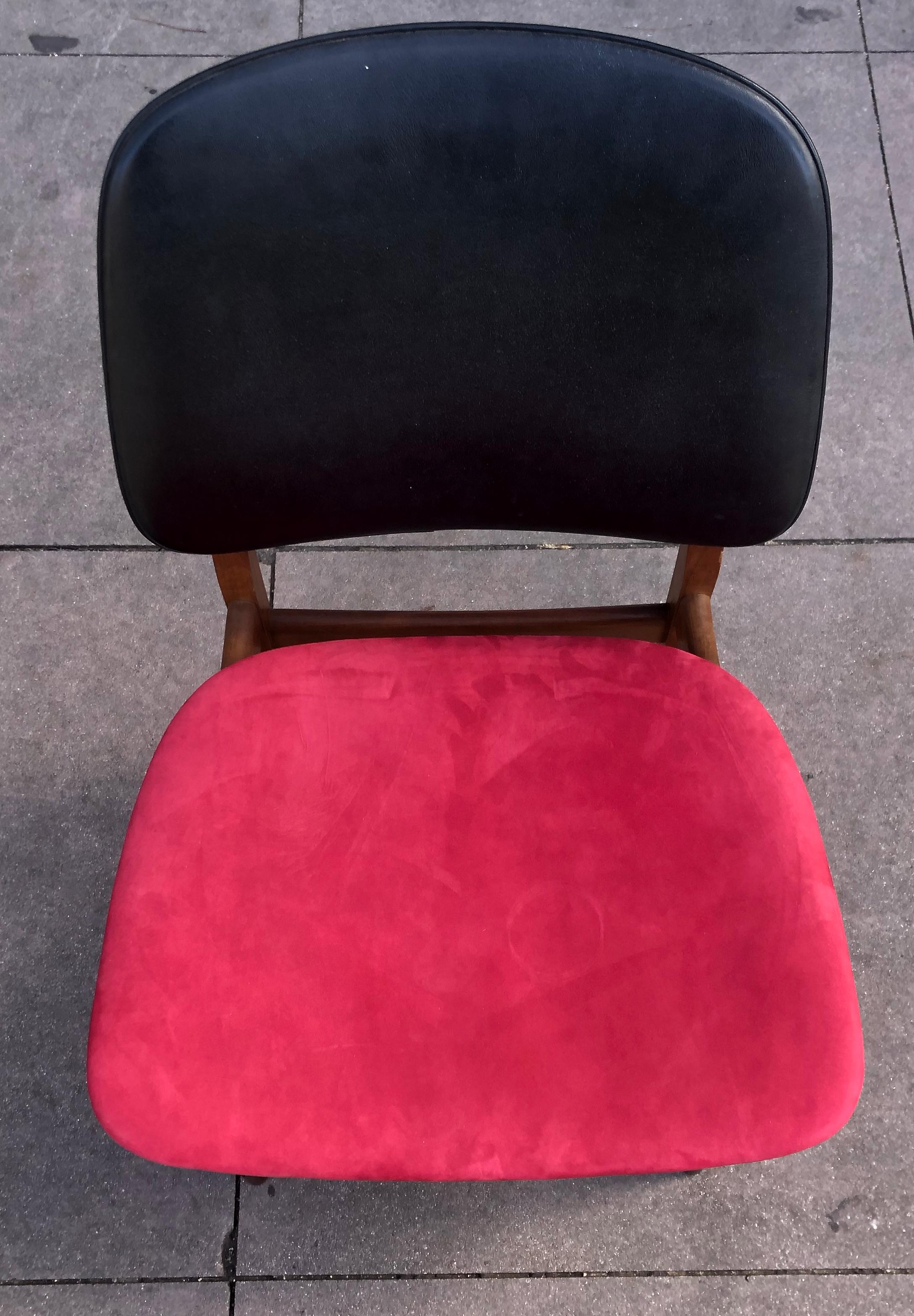 Chaises colorées danoises du milieu du siècle en vente 3