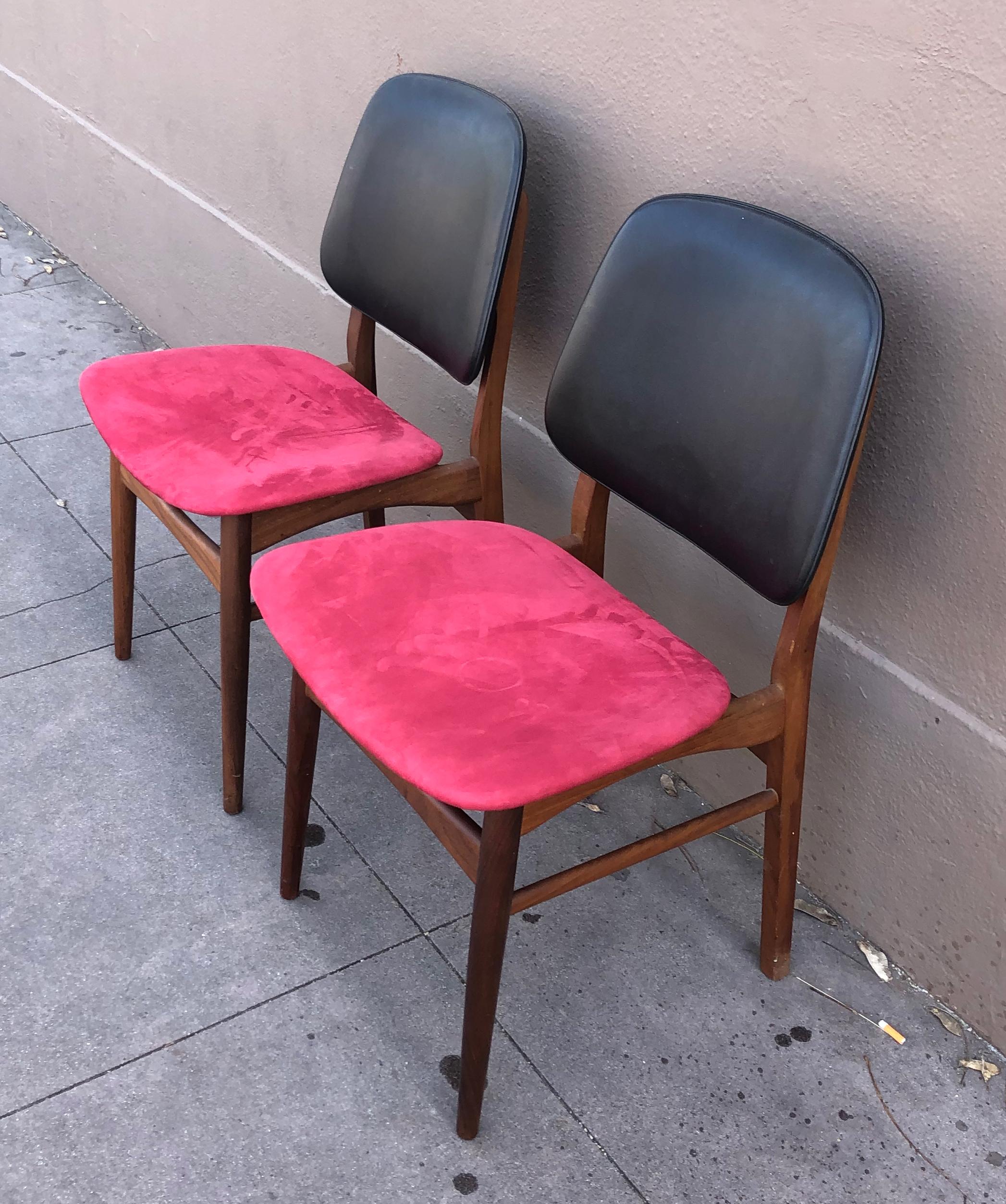 Chaises colorées danoises du milieu du siècle Bon état - En vente à Culver City, CA