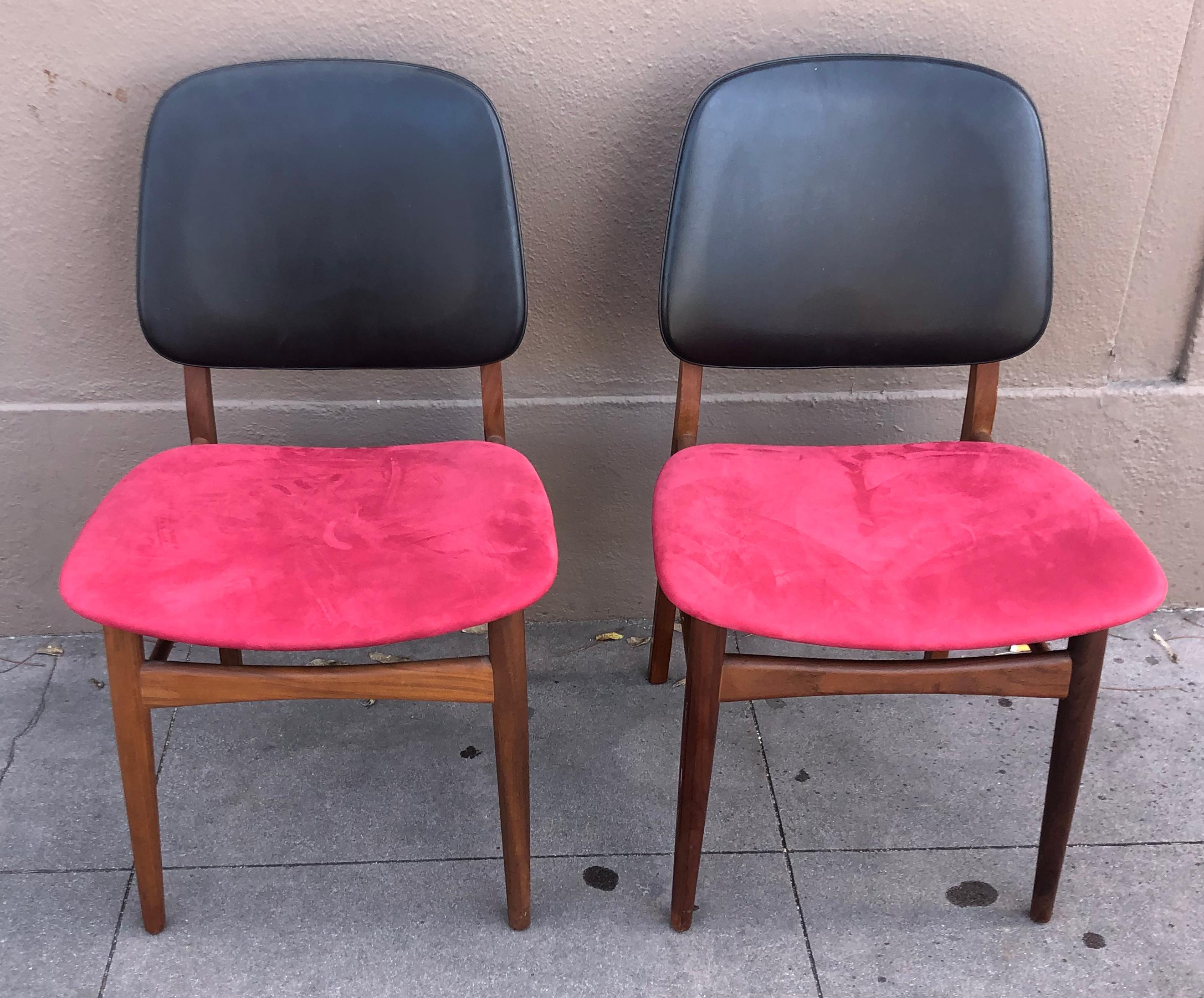 Dänische farbenfrohe Stühle aus der Jahrhundertmitte im Angebot 1