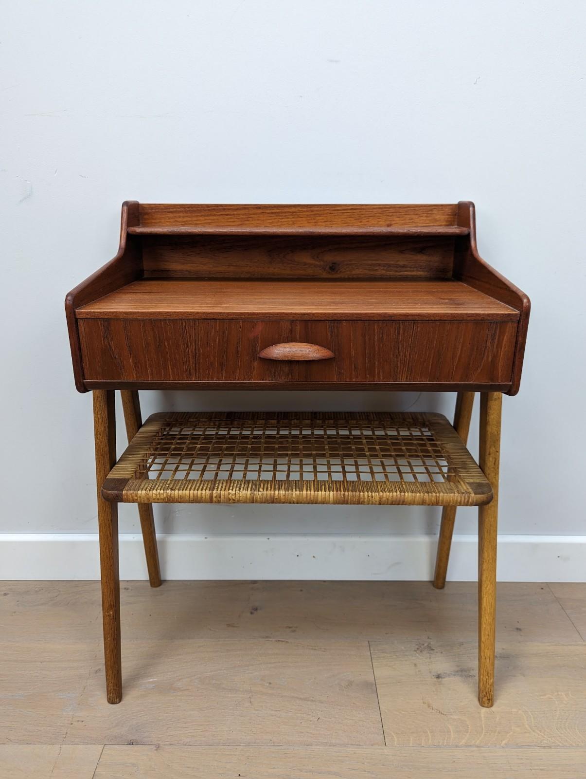 Midcentury Danish consol/bedside/telephone table Søren Rasmussen.

Made out of Teak with a woven cane shelf.