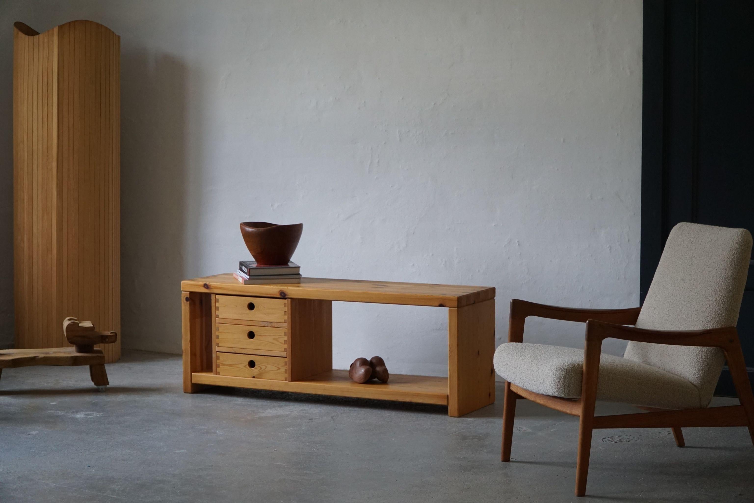 Danish brutalist console table with three drawers in solid pine, made by Aksel Kjersgaard in 1970s. Stamped.

It can also be used as a bench. 

A great object for the modern interior. A warm colour and patina that pair well with the minimalist