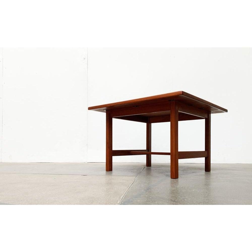 Mesa auxiliar de sofá danesa de mediados de siglo en teca de Kurt Østervig, años 60 en Excelente estado para la venta en Hamburg, DE