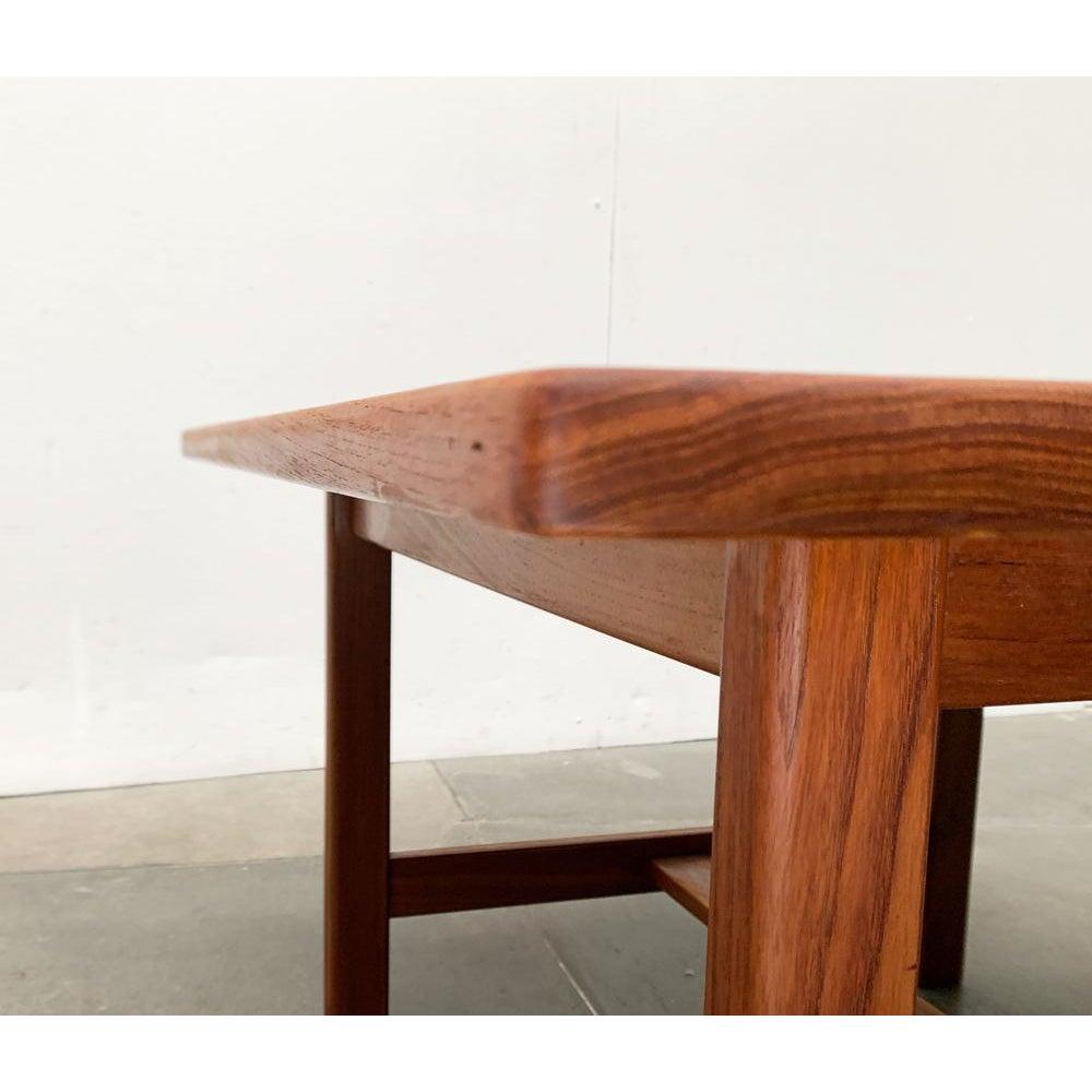 Mesa auxiliar de sofá danesa de mediados de siglo en teca de Kurt Østervig, años 60 Teca en venta