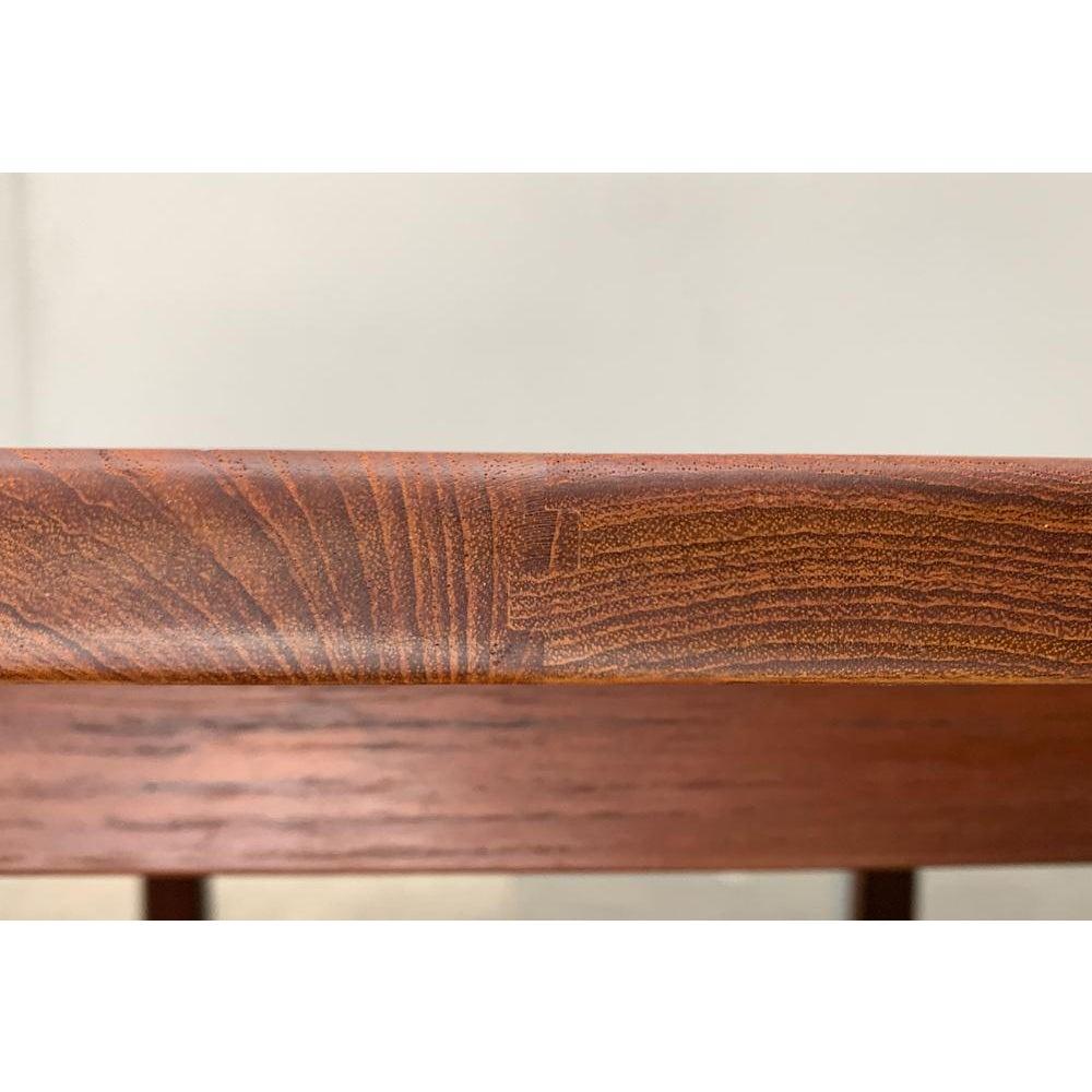 Mesa auxiliar de sofá danesa de mediados de siglo en teca de Kurt Østervig, años 60 en venta 1